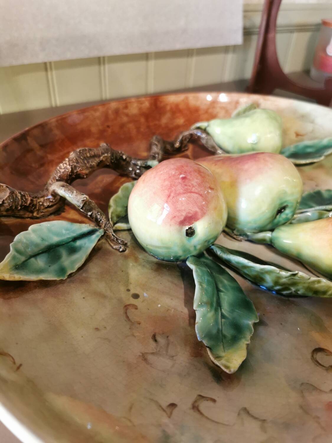 Large barbotine dish