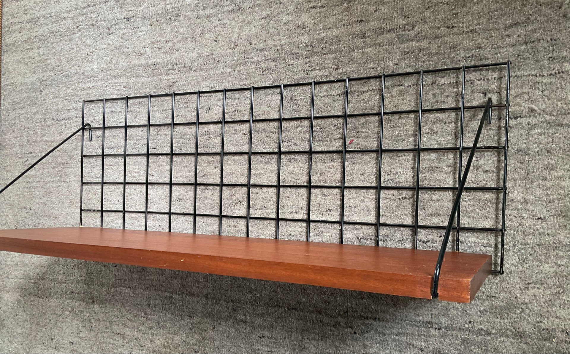 Wall shelf by Pierre Guariche for Meurop from the 60s-70s.