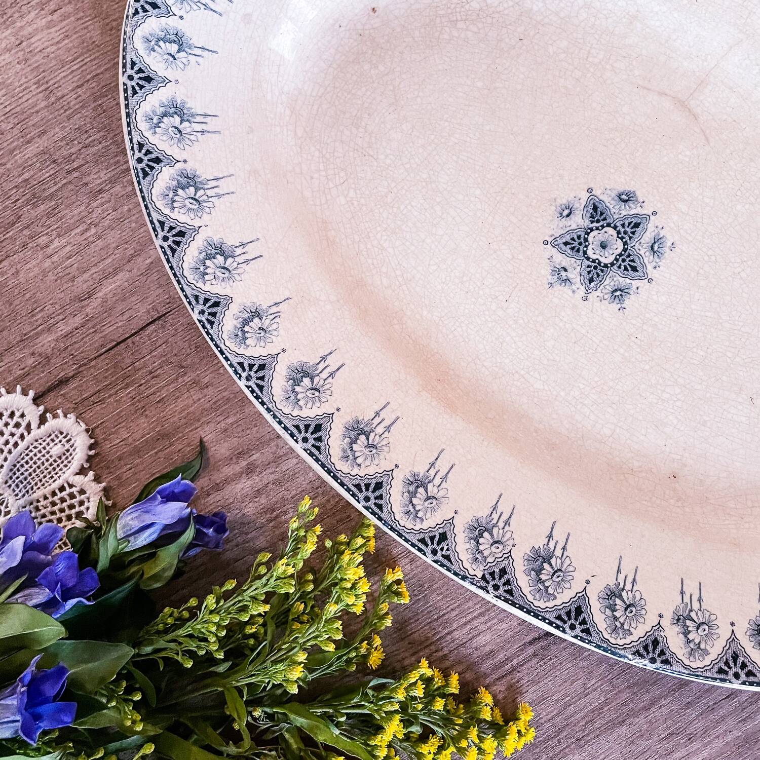 Oval iron earth dish