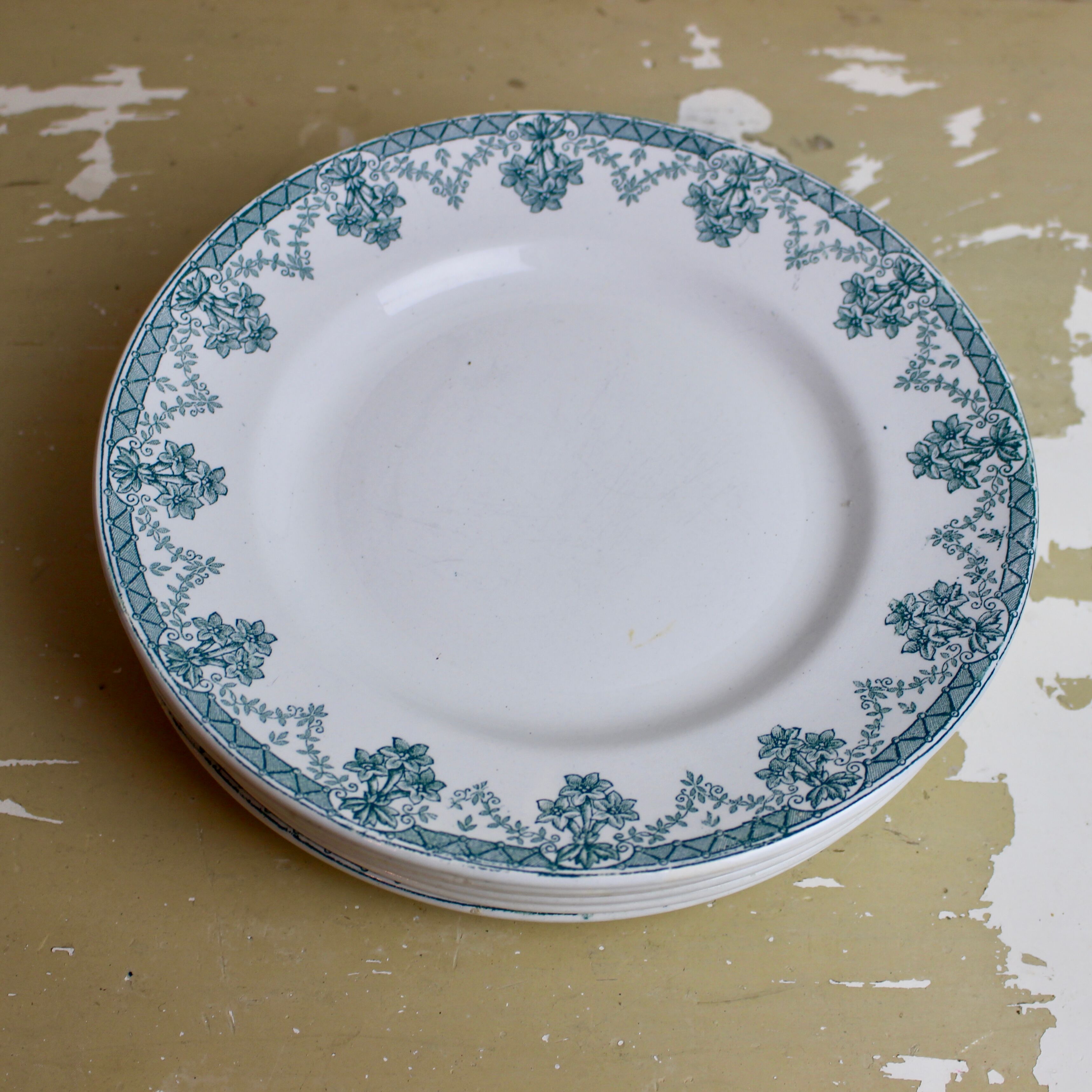 Lot of 7 of the saint-amand manufacture ceramic dessert plates