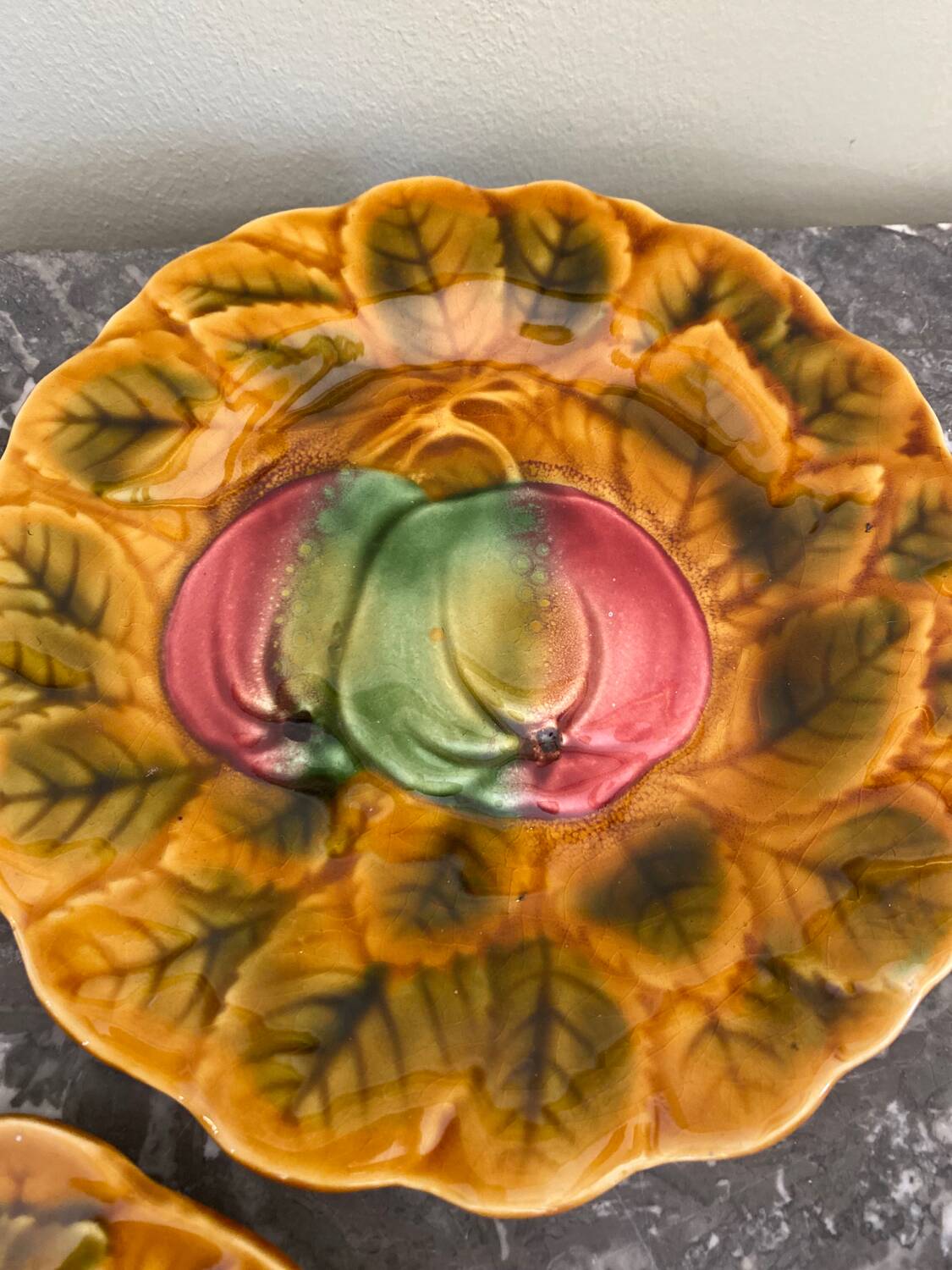 Assiette barbotine fruits