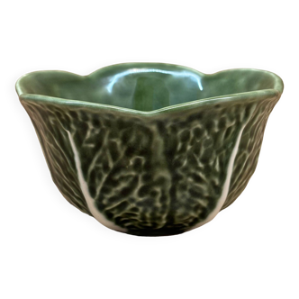 Cabbage leaf shaped salad bowl