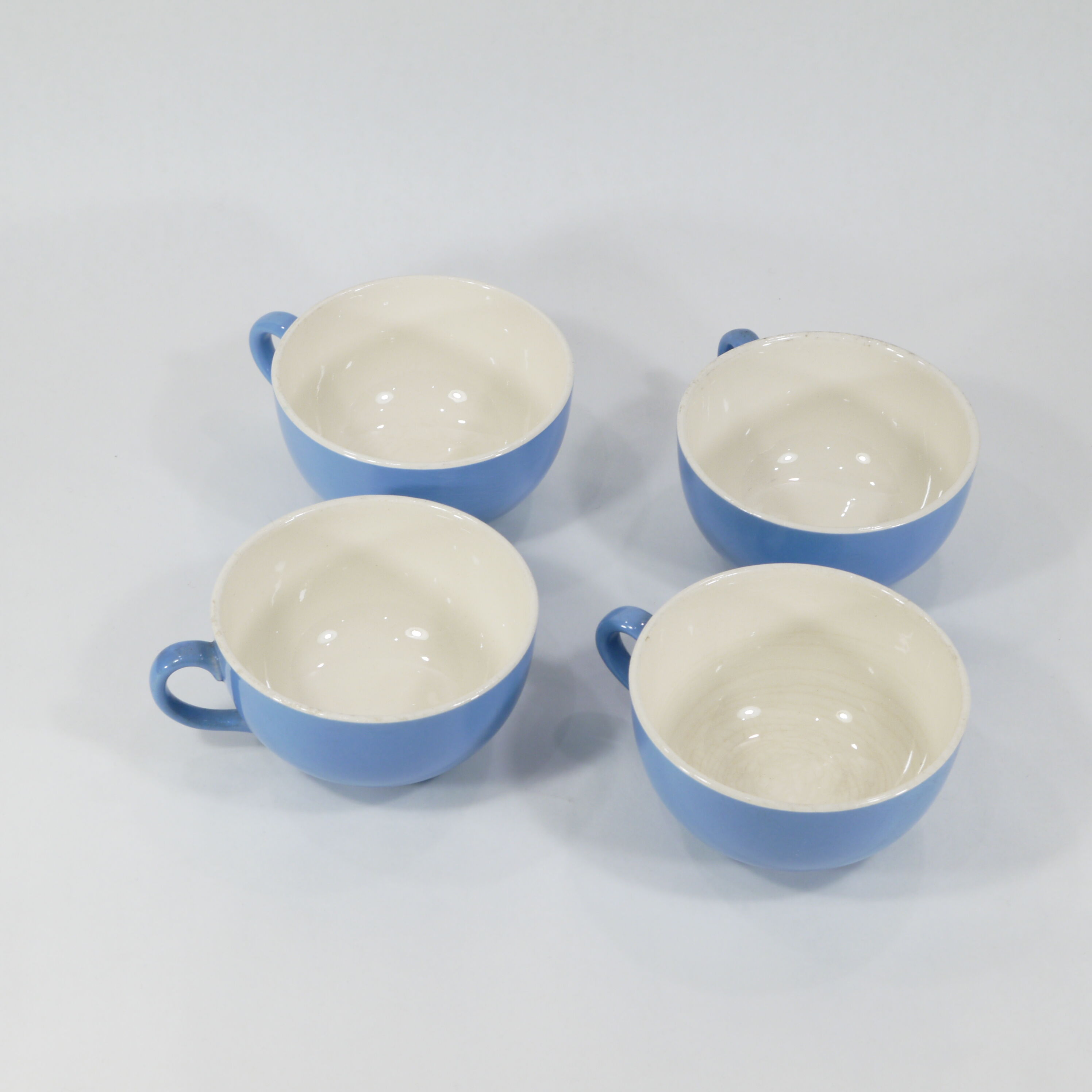 Set of 4 large coffee cups
