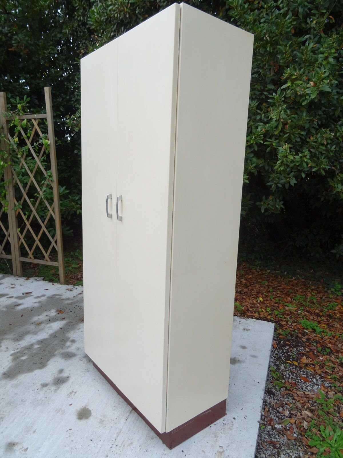 Manufrance metal cabinet