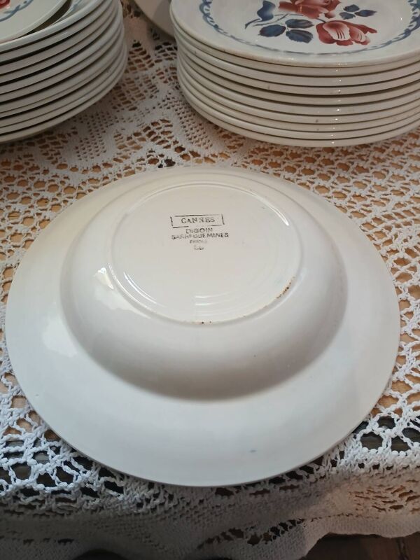 26 assiettes Digoin Sarreguemines