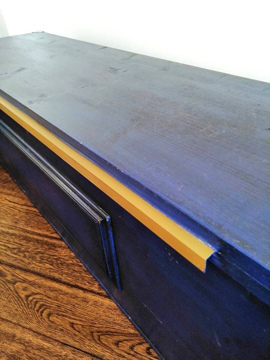Coffre malle - banc en bois massif bleu Majorelle & laiton doré
