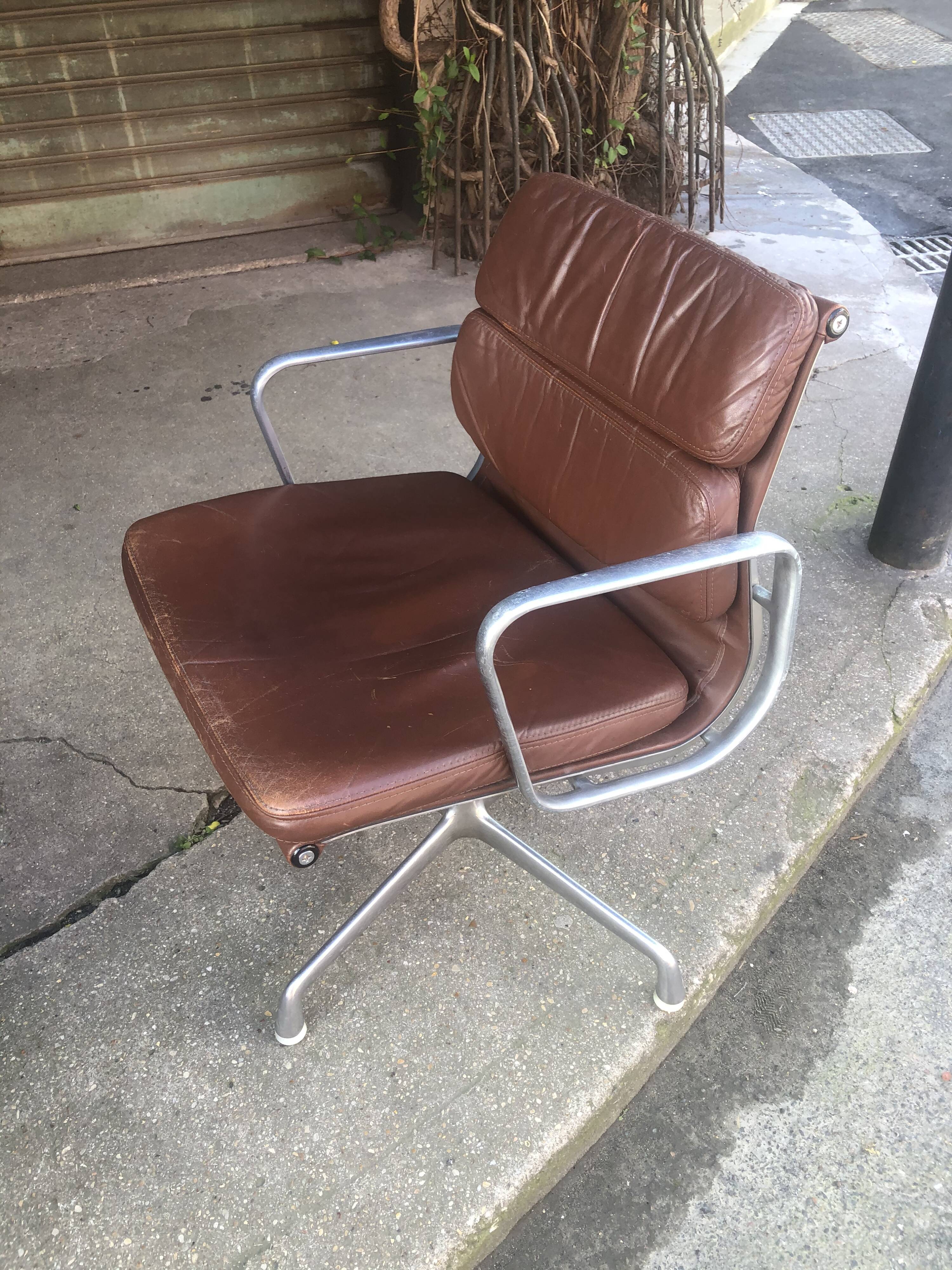 Herman Miller chair by Charles et Ray Eames