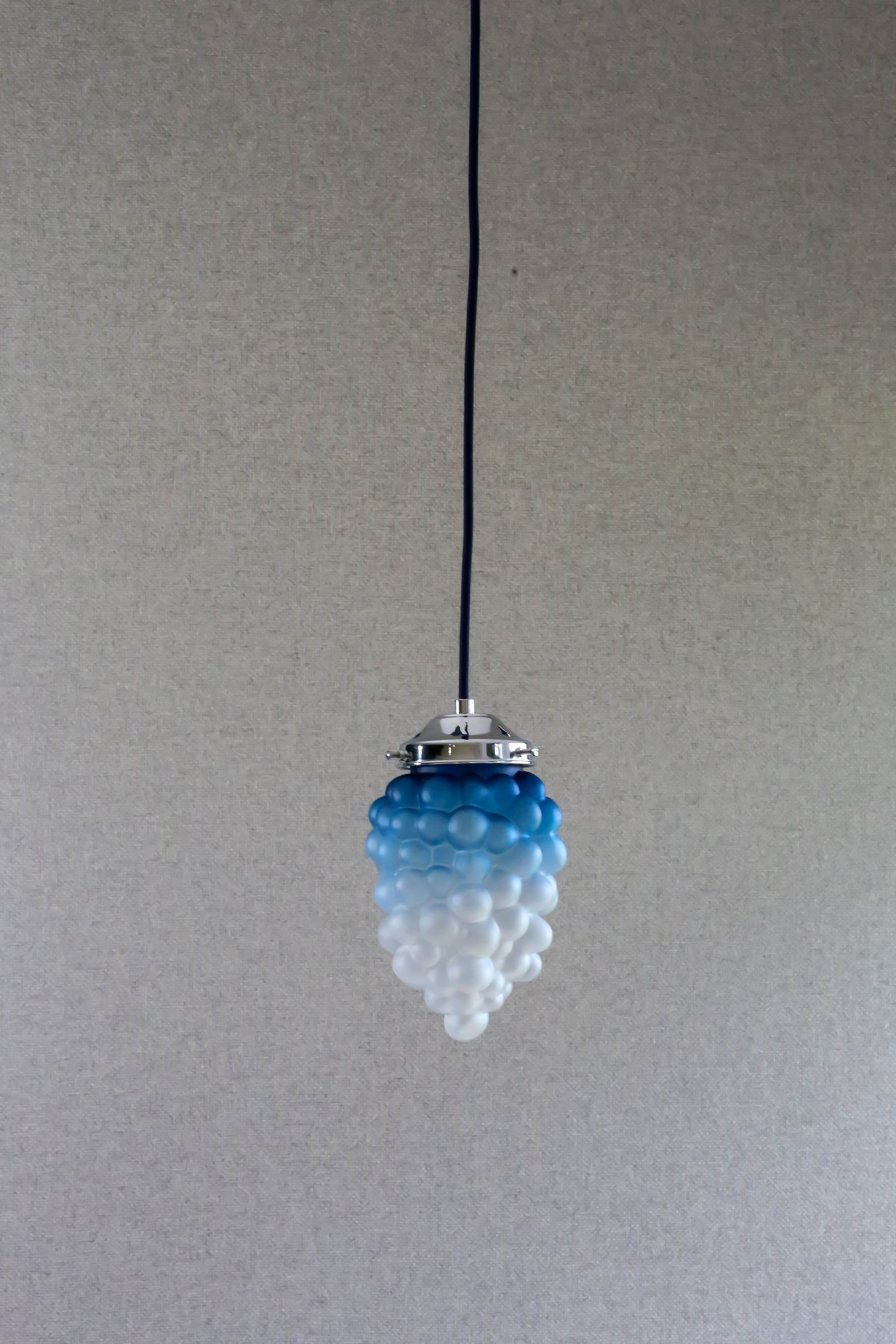 Suspension old cluster in translucent blue and white glass