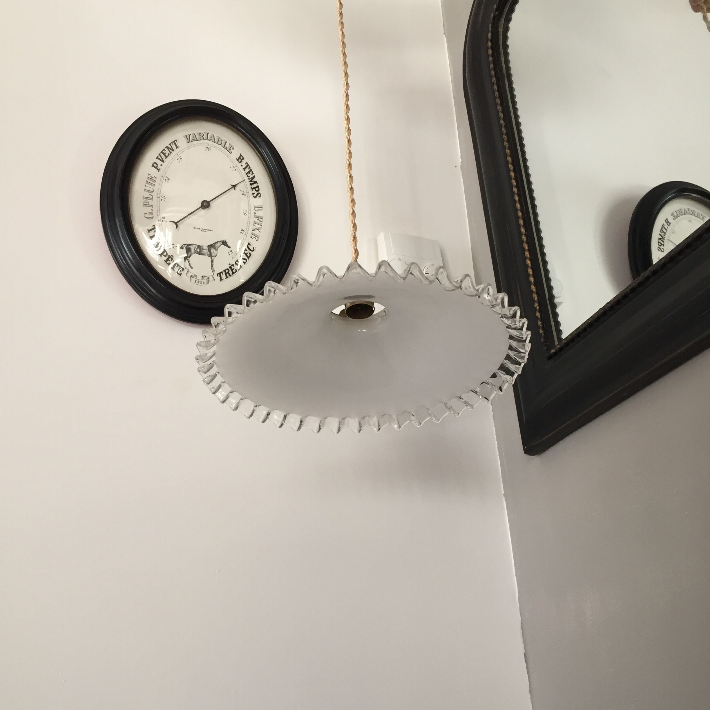 Old white opaline suspension and brass N°10