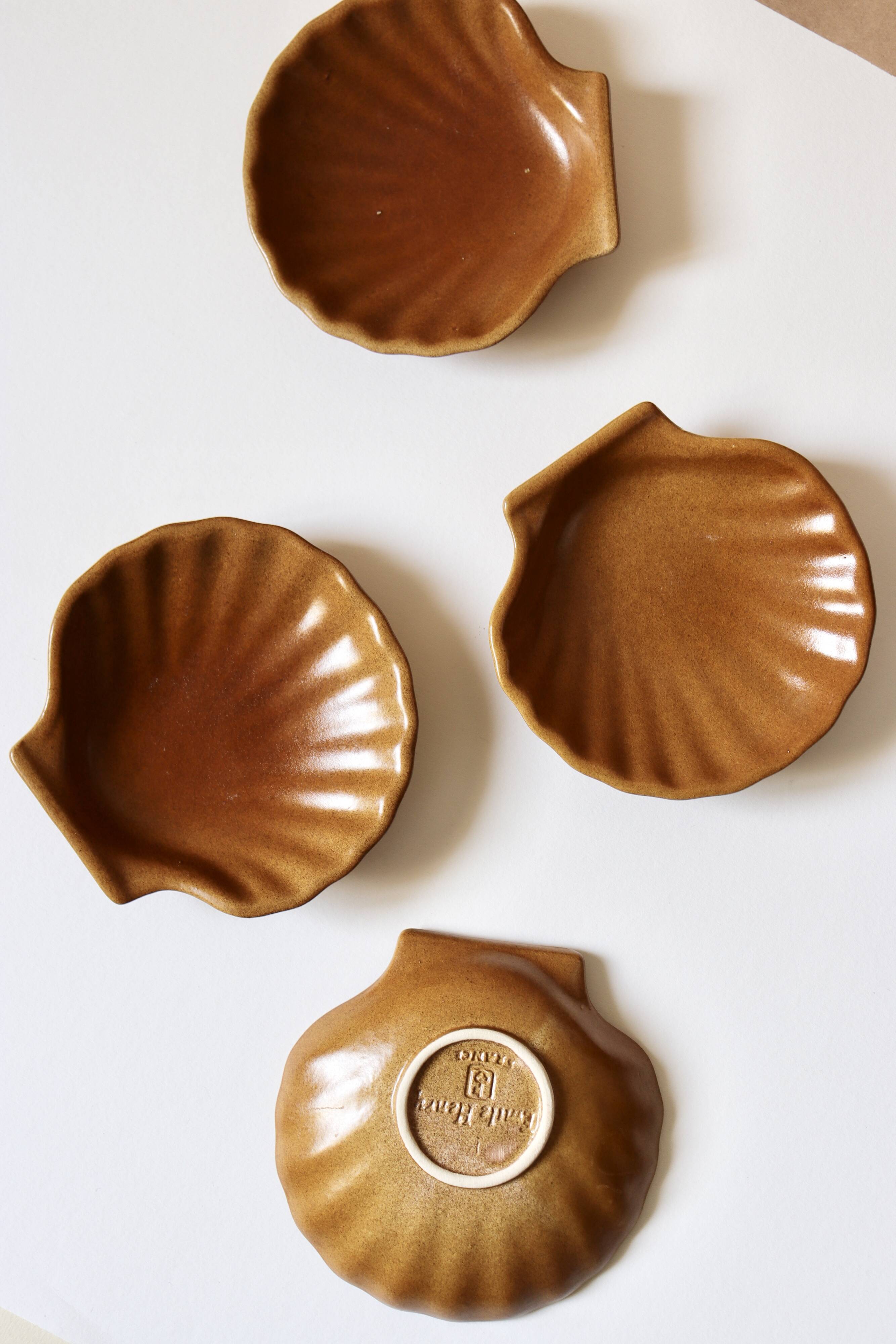 4 caramel shell cups