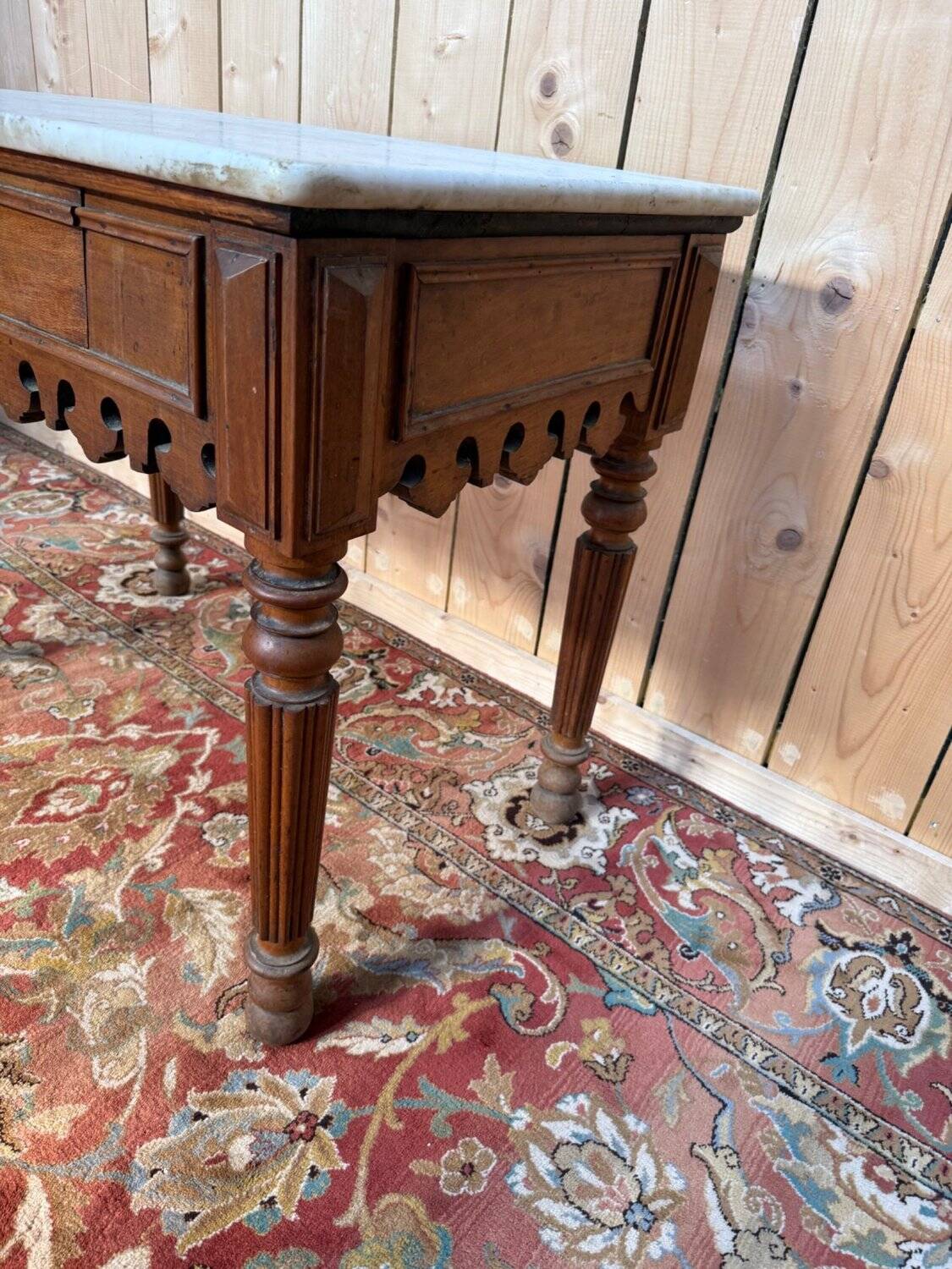 Butcher's block from the Restoration period – Solid wood, marble and brass