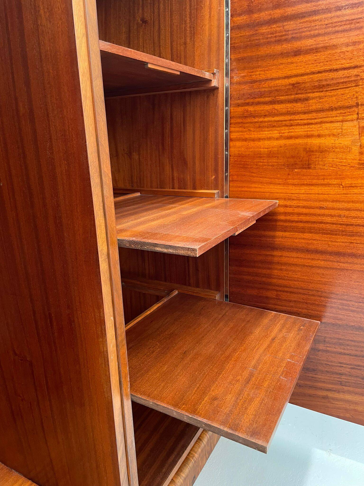 Armoire Art Déco restaurée avec étagères, placage de noyer, Tchécoslovaquie, années 1930