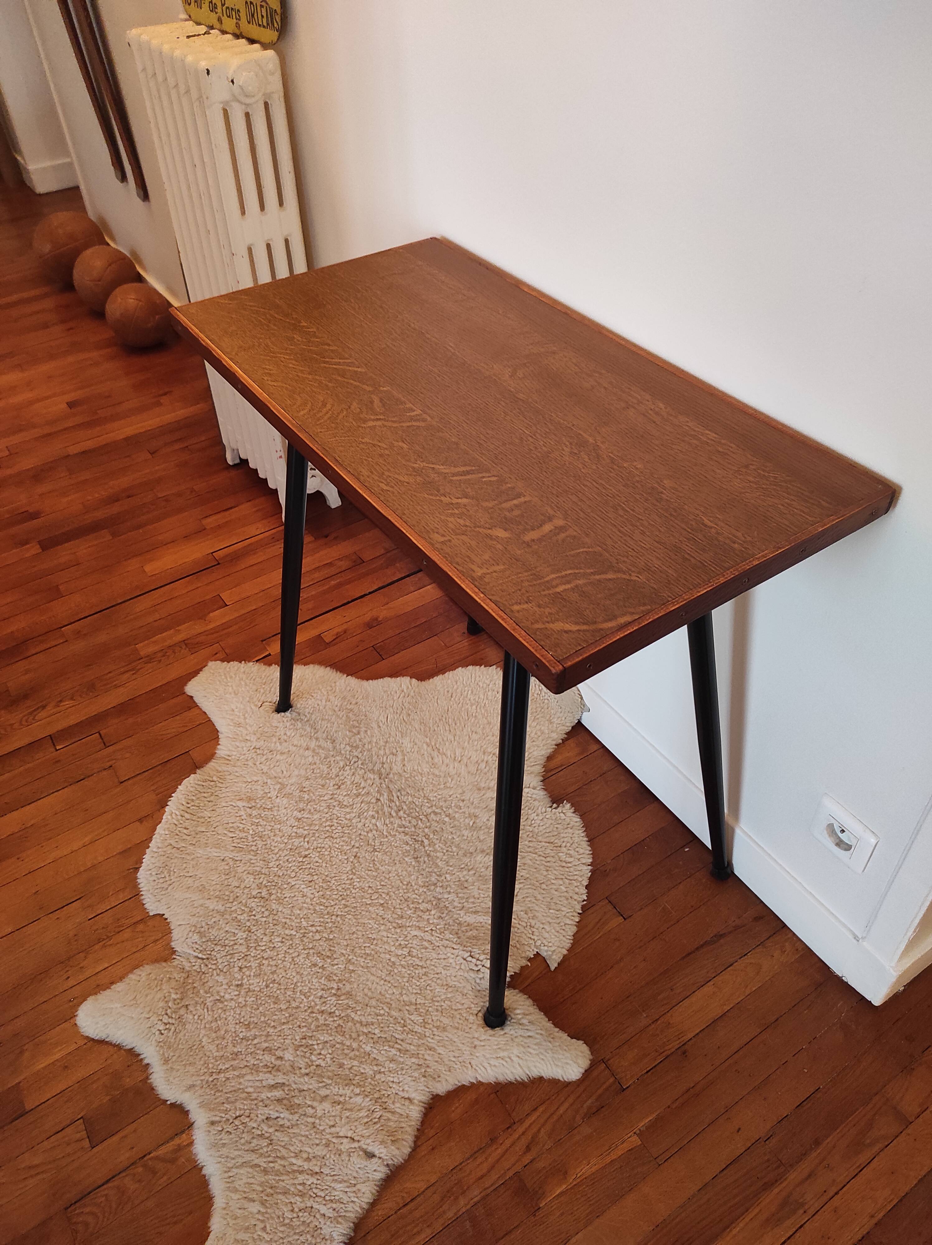 Black metal foot console