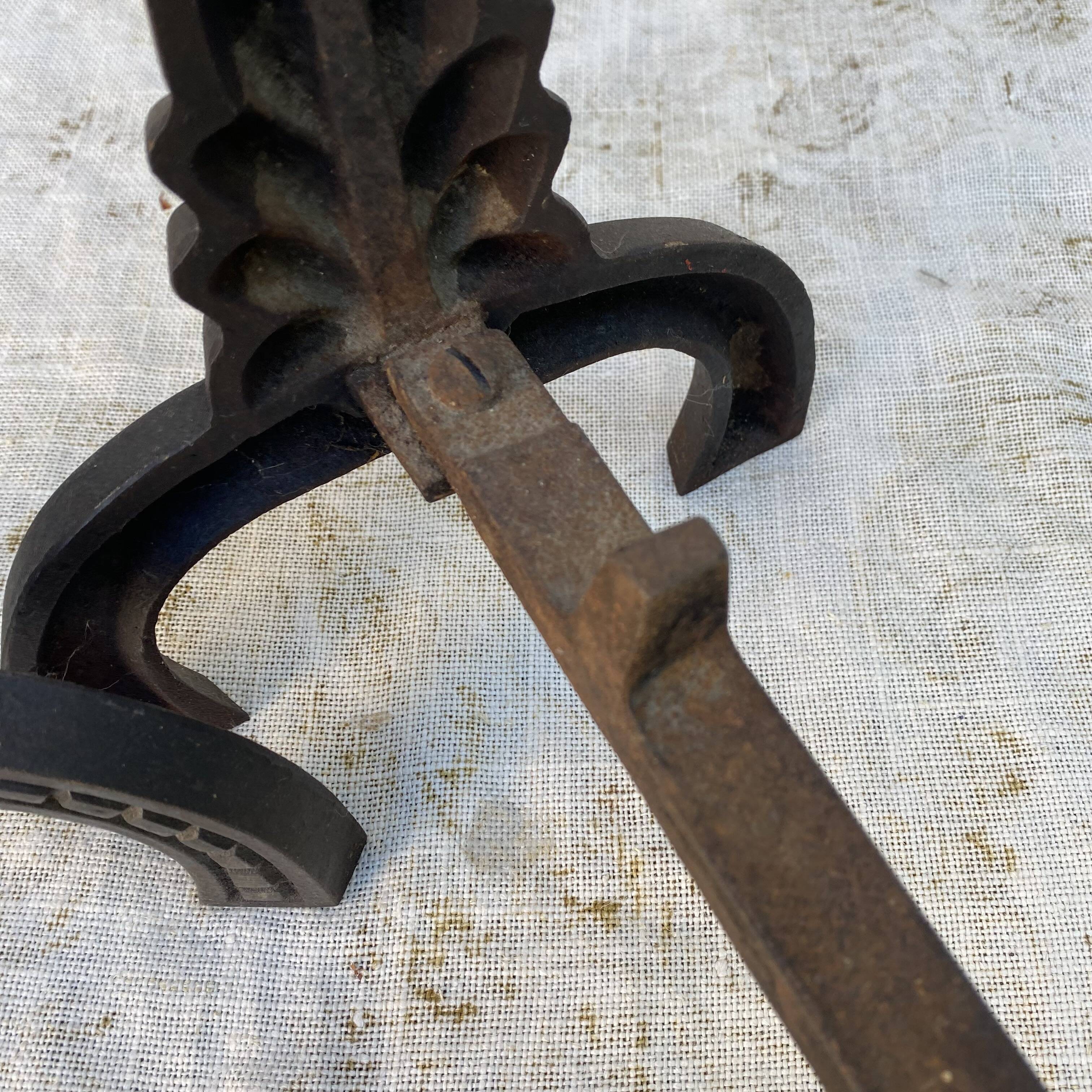 Paire de chenets Art déco en fonte