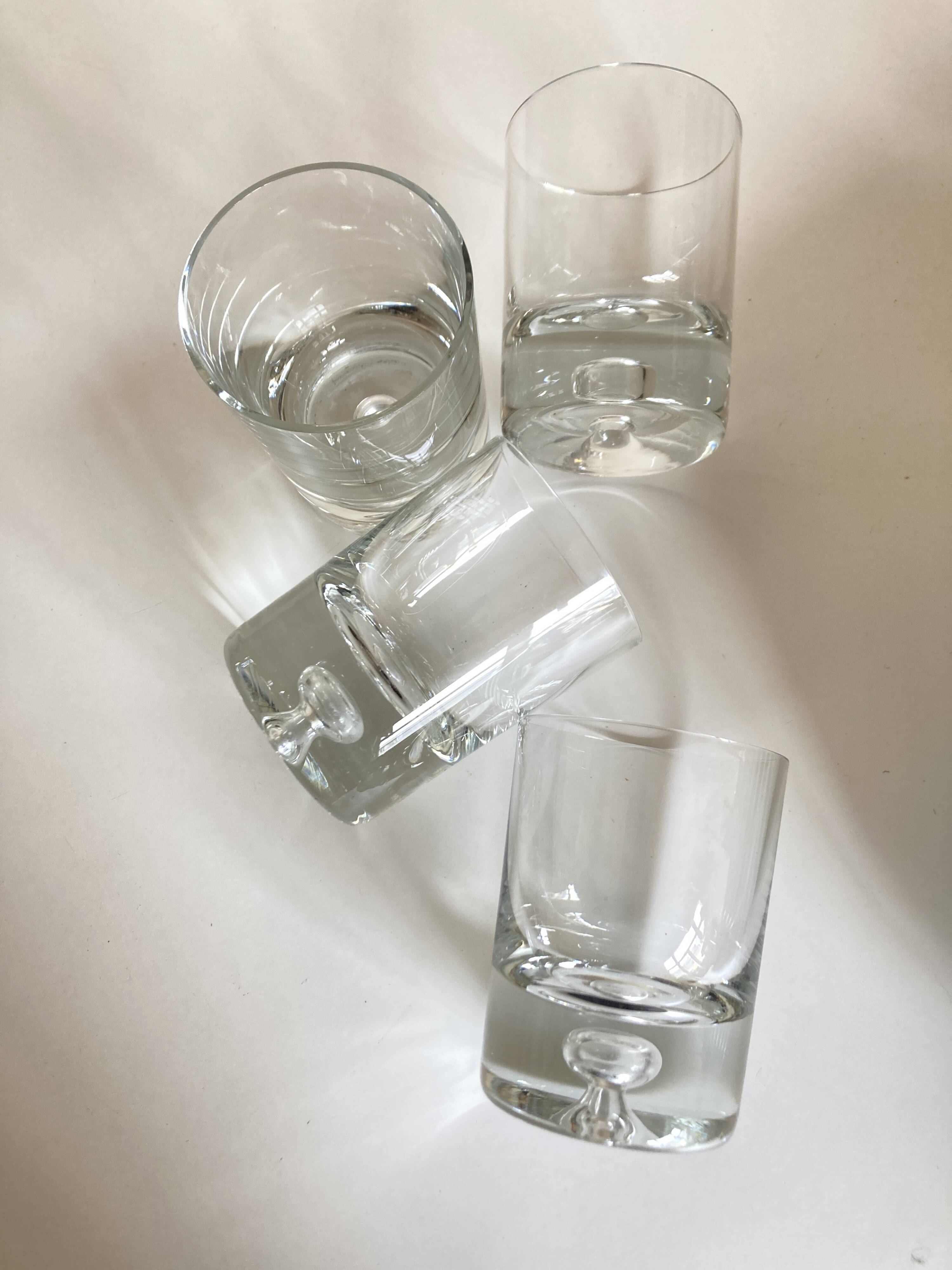Set of 4 bubble tumblers in very cold half crystal.