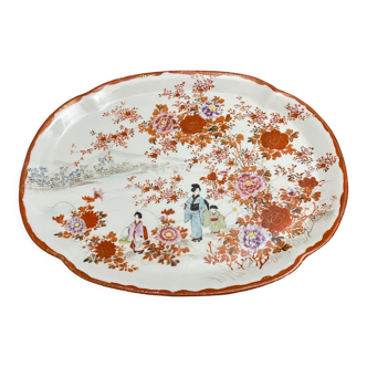 Plat en porcelaine de Chine 1900 décor floral et de personnages