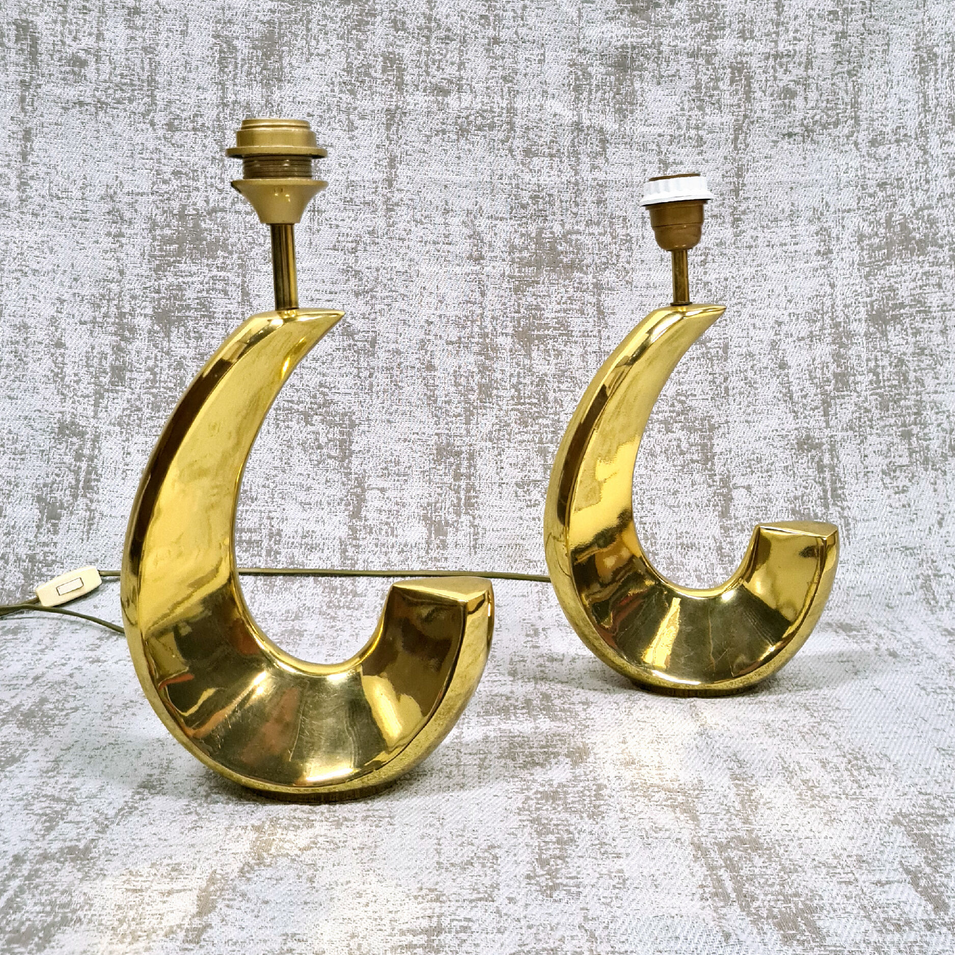 Ensemble de 2 pieds de lampe Hollywood Regency en laiton, années 1970