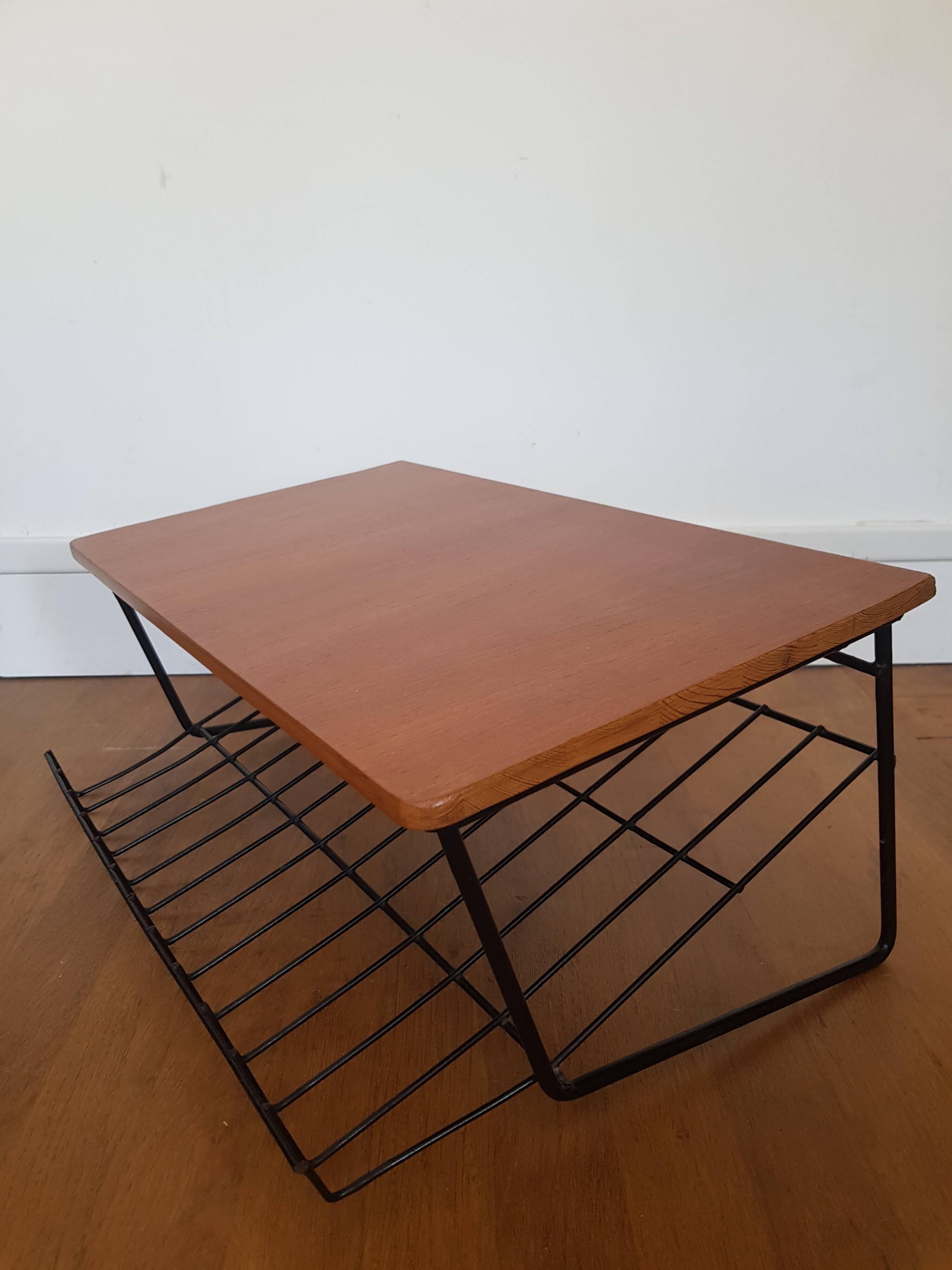 Scandinavian wall-mounted bedside table