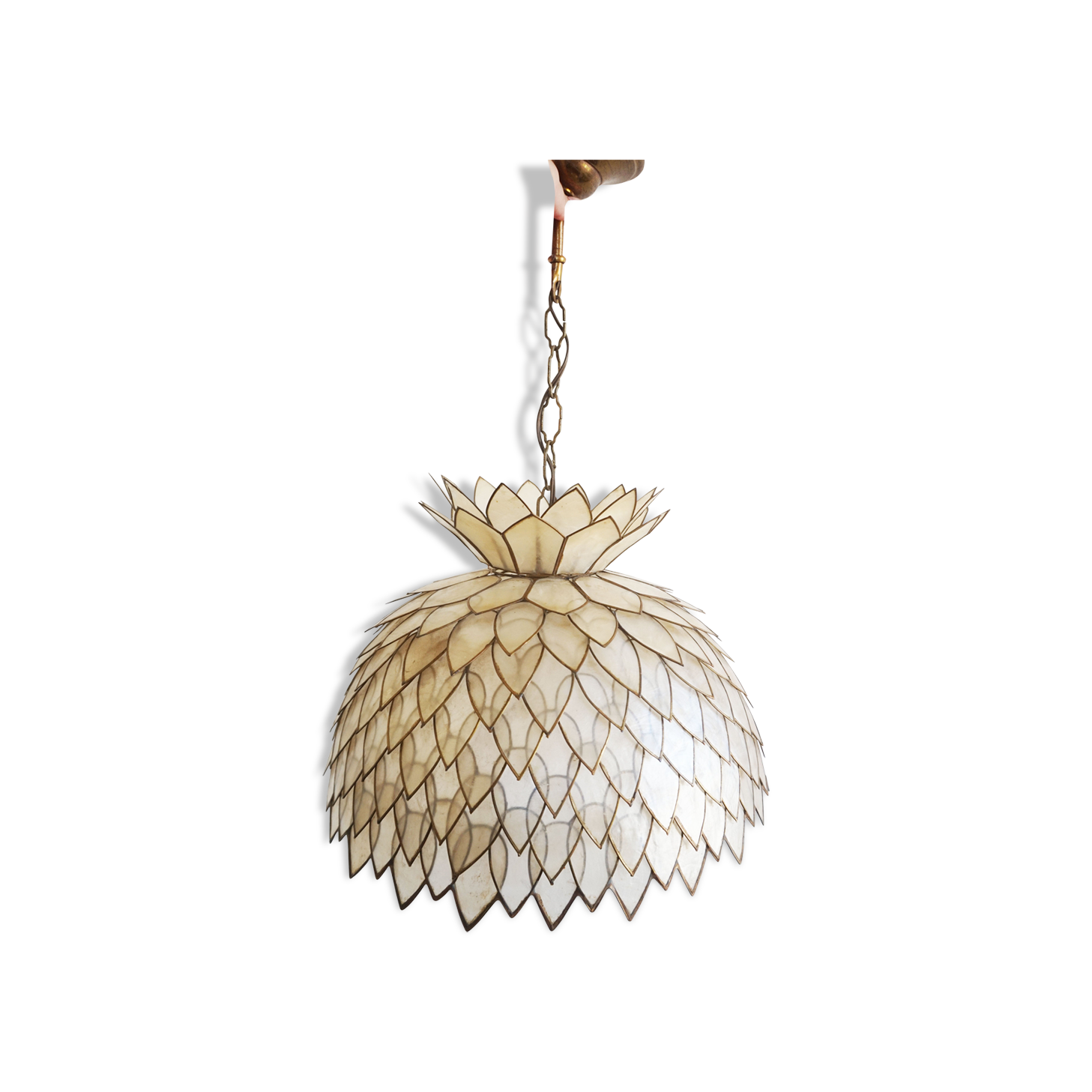 Petal hanging of mother-of-Pearl and brass