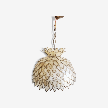 Petal hanging of mother-of-Pearl and brass