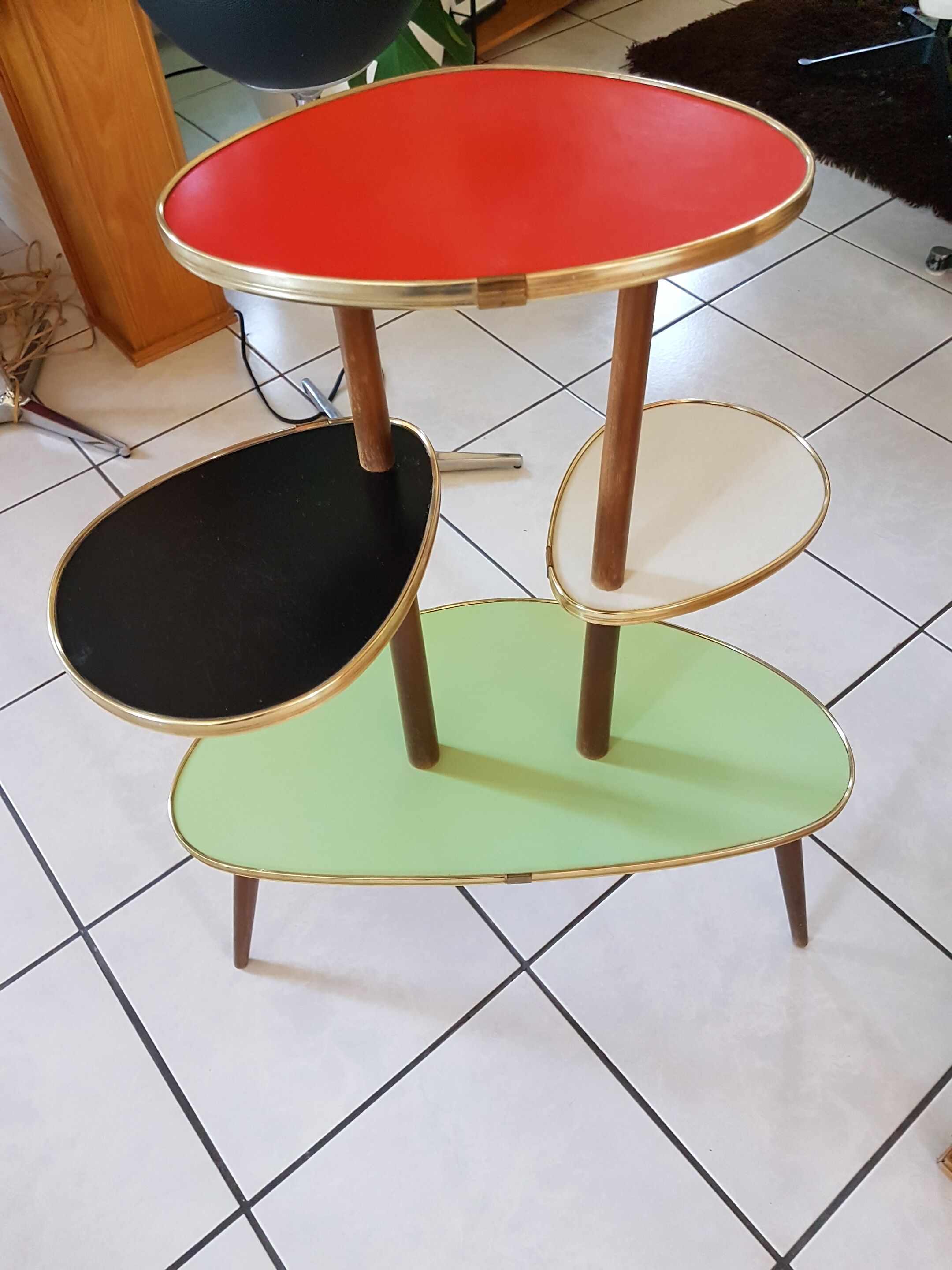 Saddle of tripod plants in formica of the years 50/60
