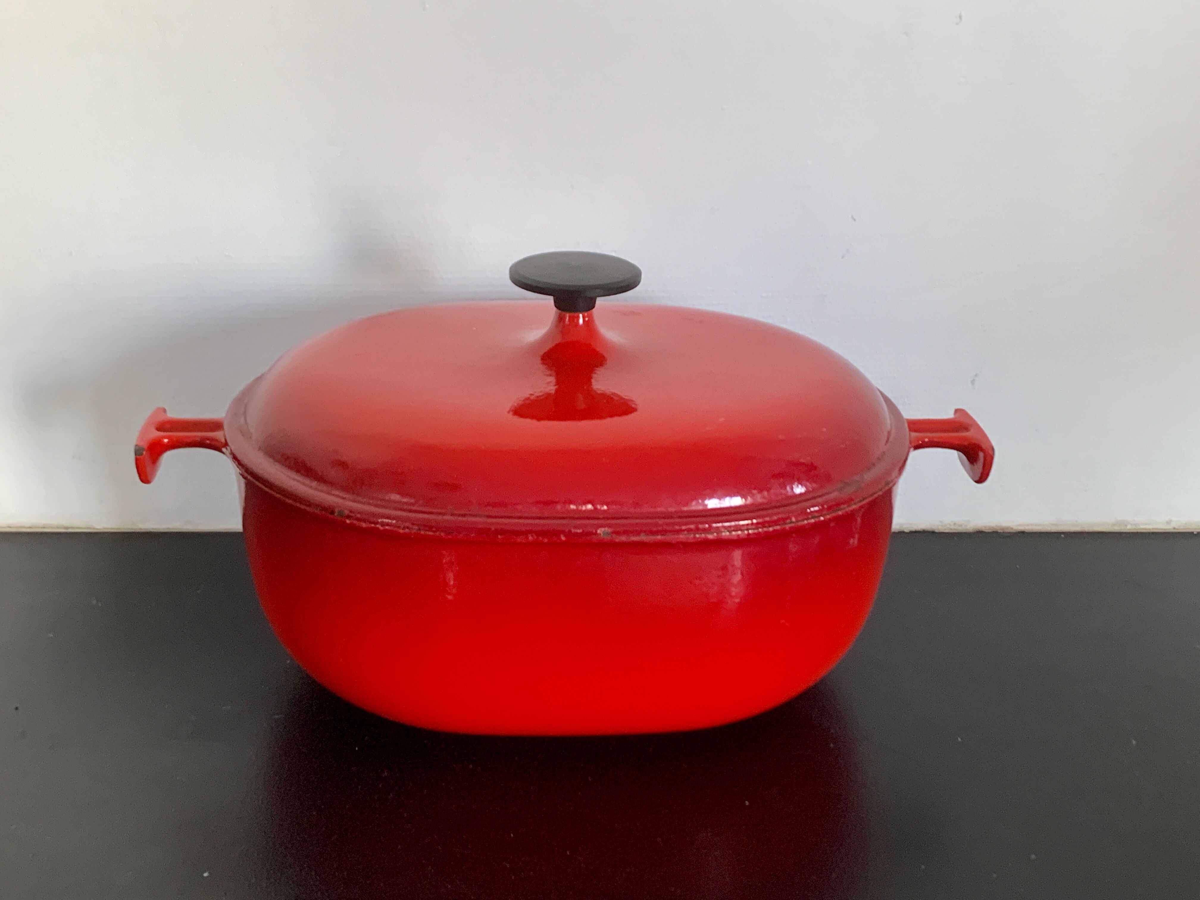 Cocotte en fonte Le Creuset Mama de Enzo Mari