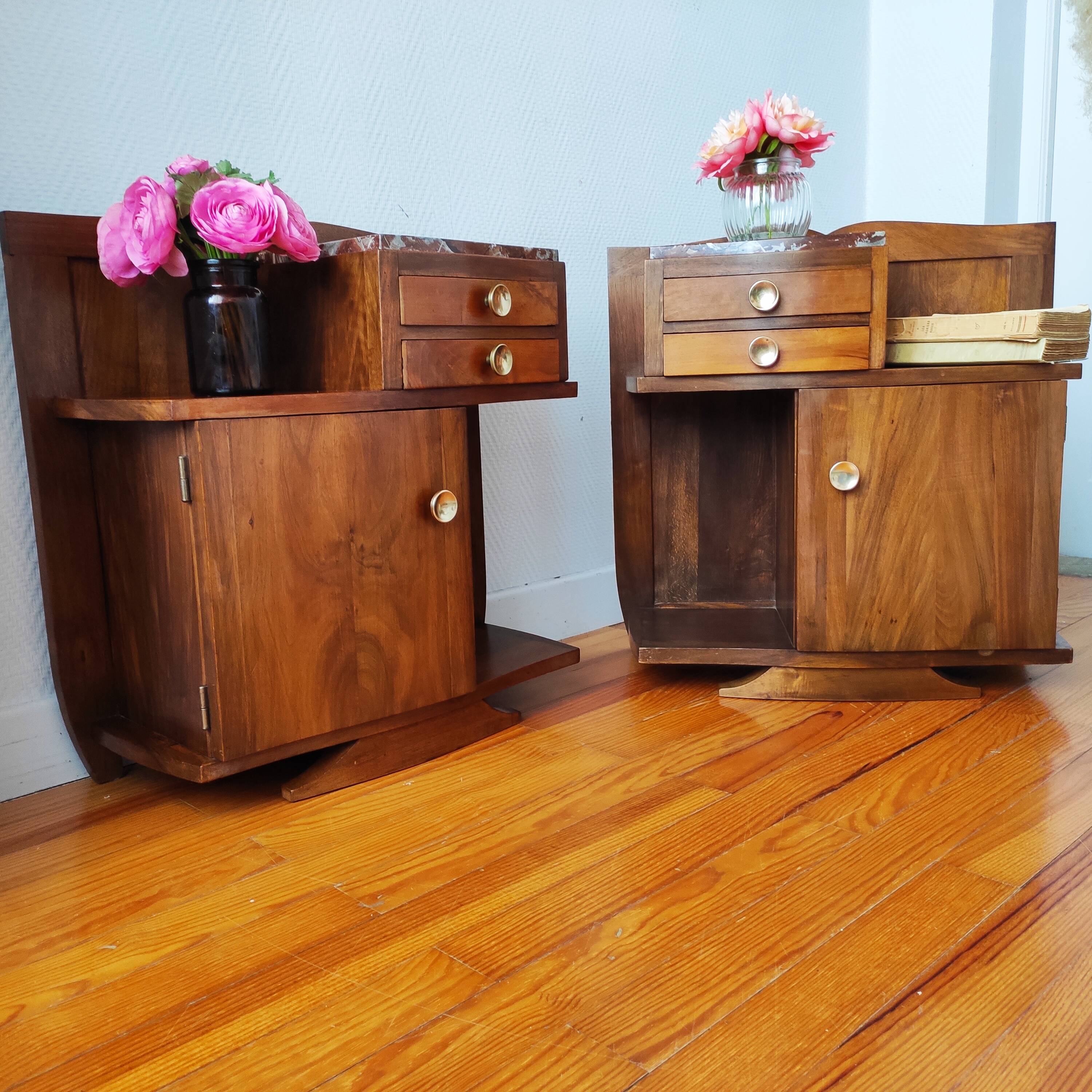 Pair of Art Deco 1930 walnut bedside tables
