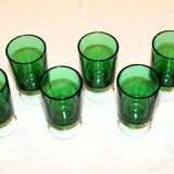 8 verres à liqueur en verre émeraude par Luminarc modèle Suède, années 70