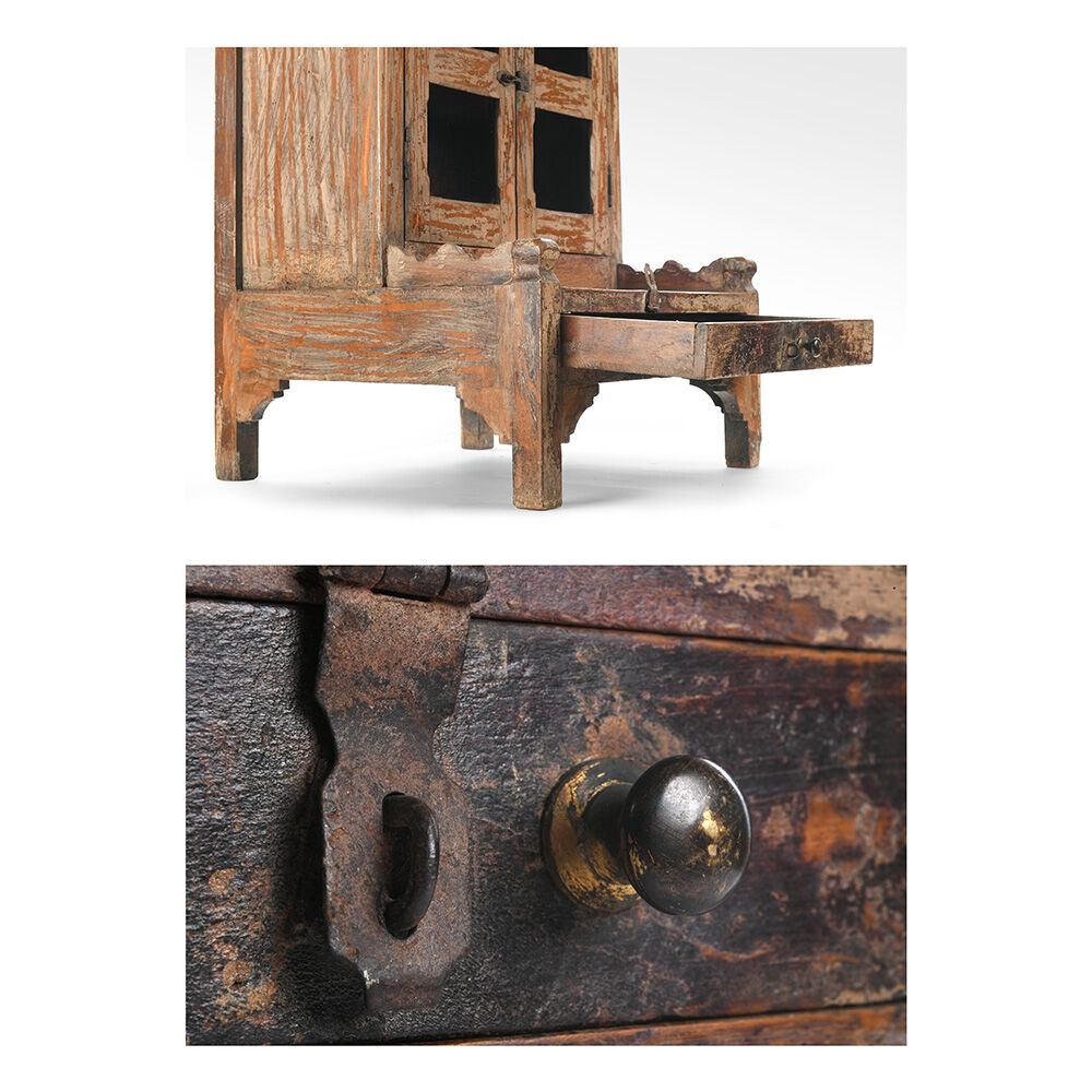 Wooden showcase with one drawer