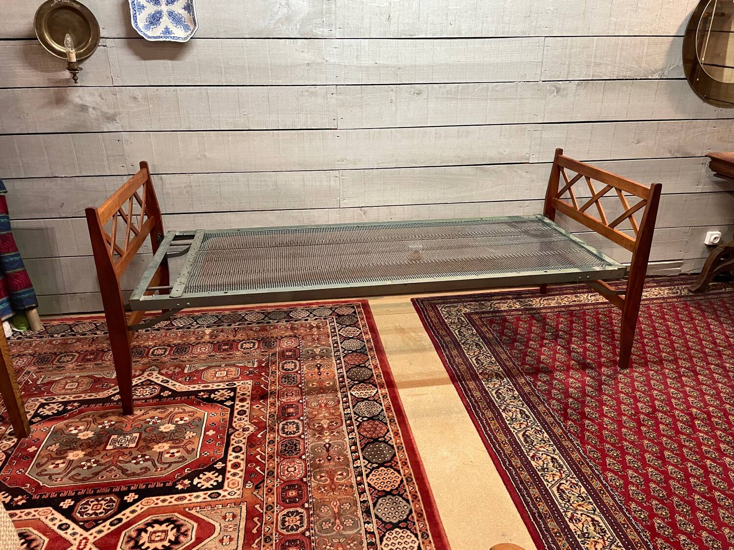 Vintage oak daybed from the 50s/60s.