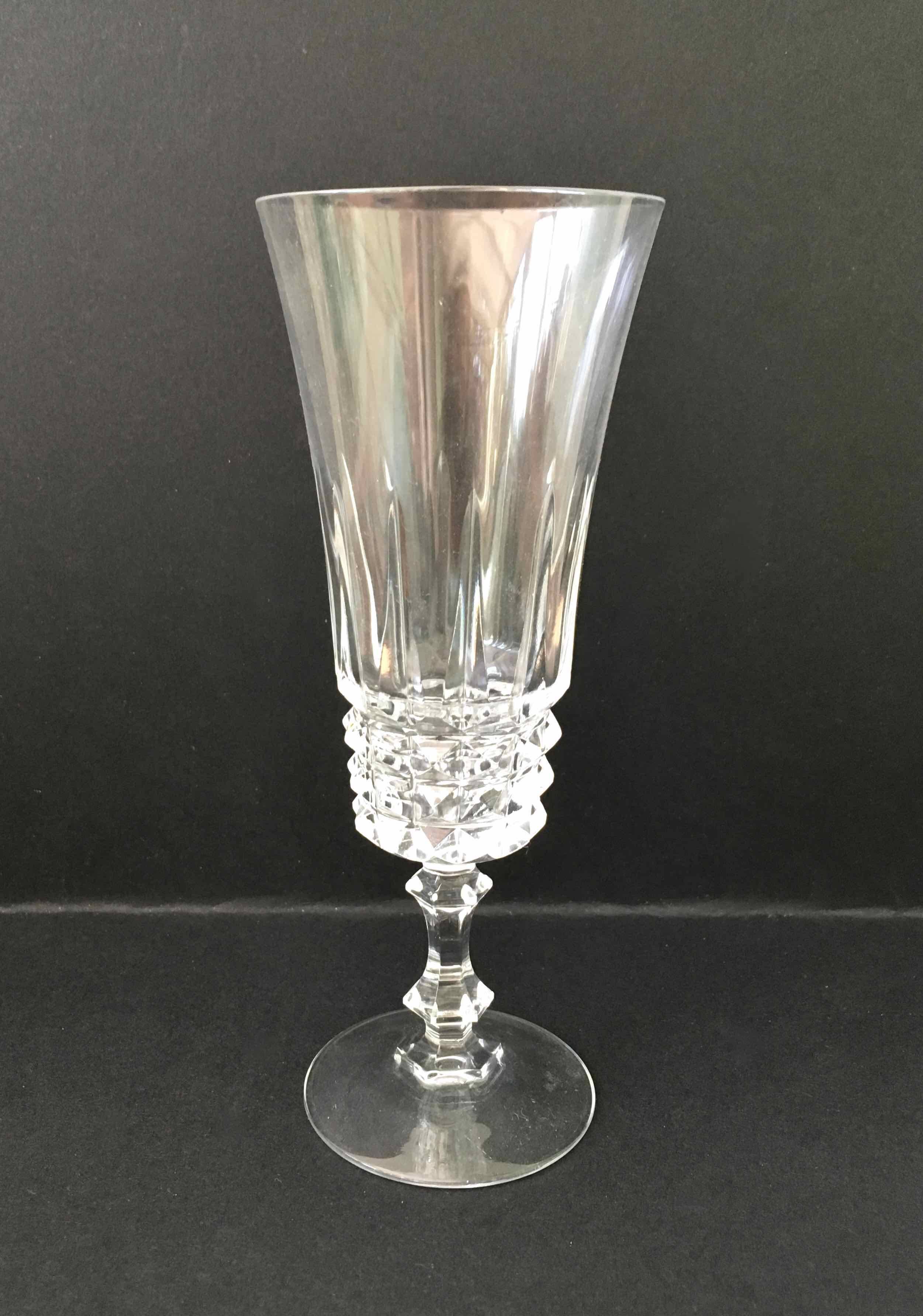6 dissimilar champagne flutes