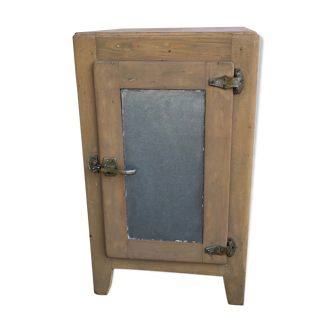 1940s ice cream revisited for small bar or storage