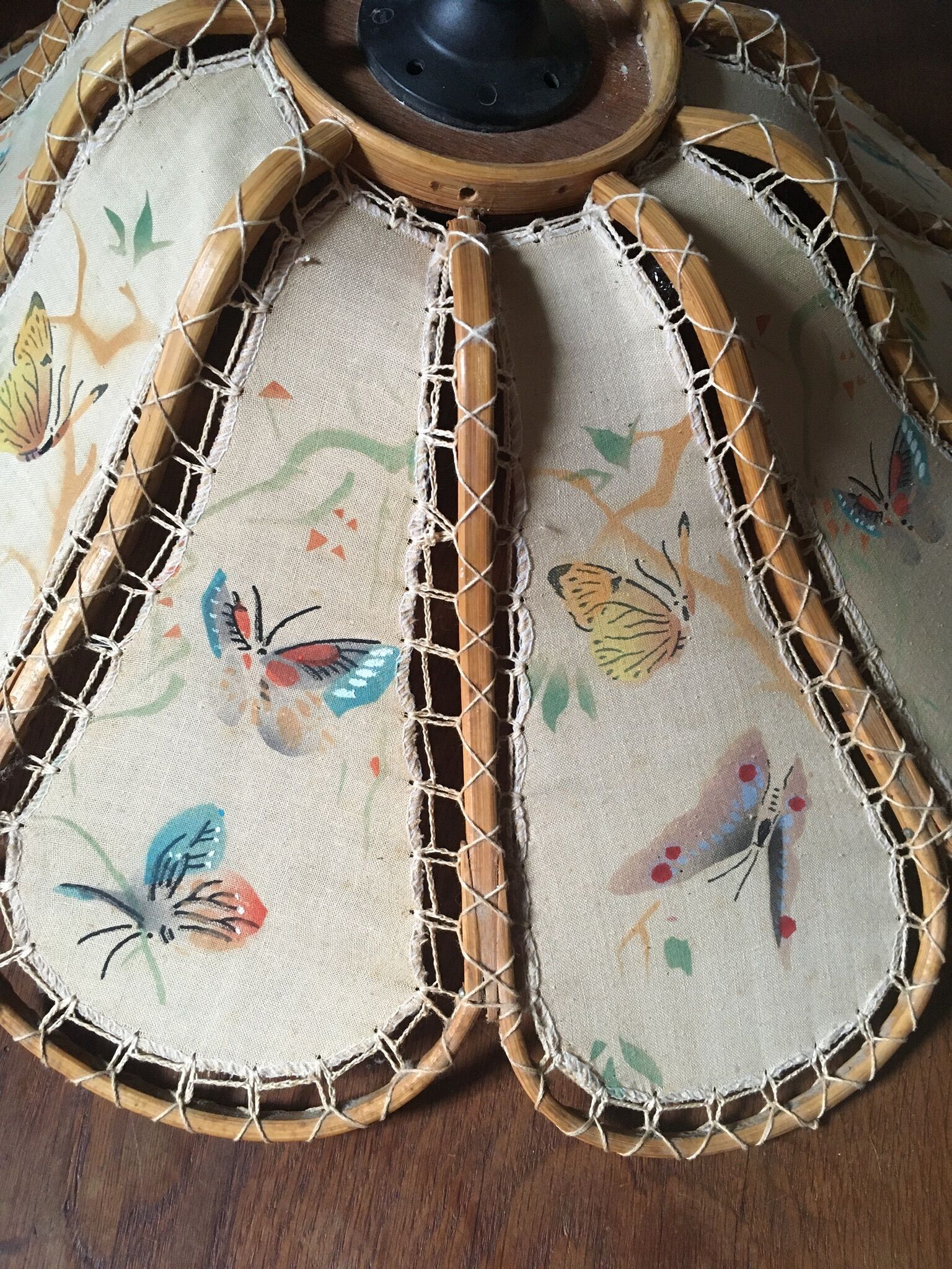 Suspension flower fabric and wood.