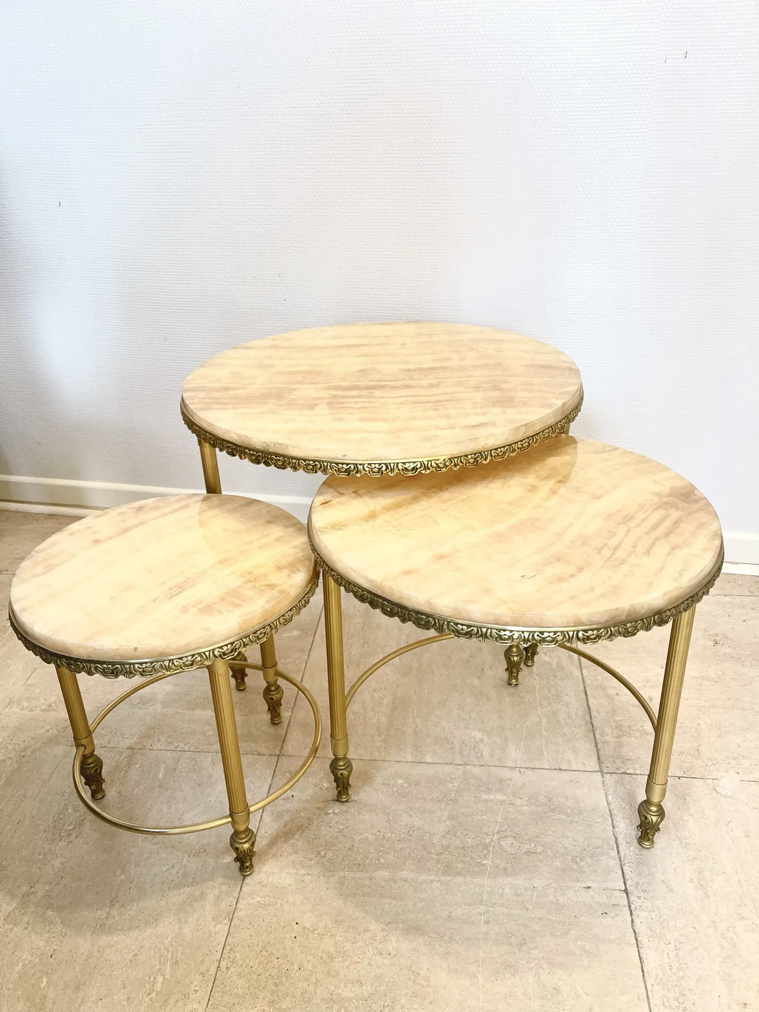 Set of 3 nesting tables in marble and gold metal – 1970s