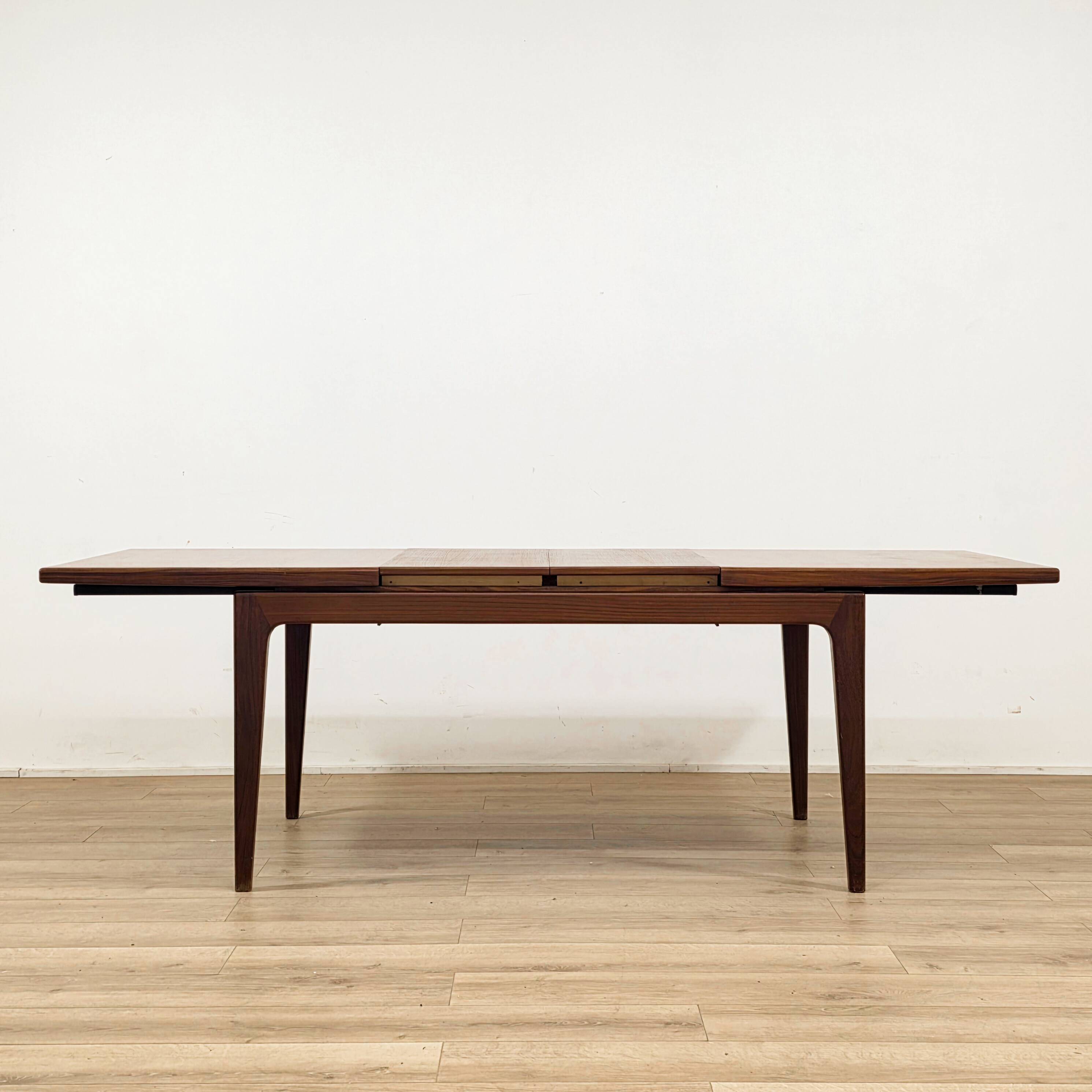 Scandinavian extendable dining table in teak – 1970s