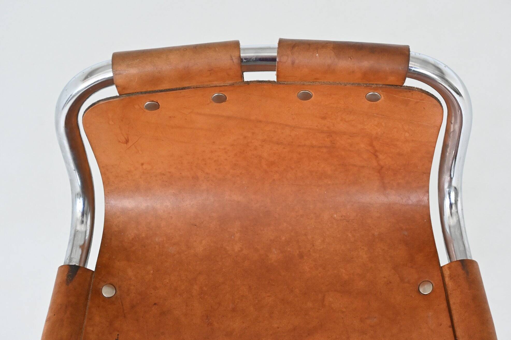 Tabourets de bar en cuir Charlotte Perriand Station de ski des Arcs France 1960