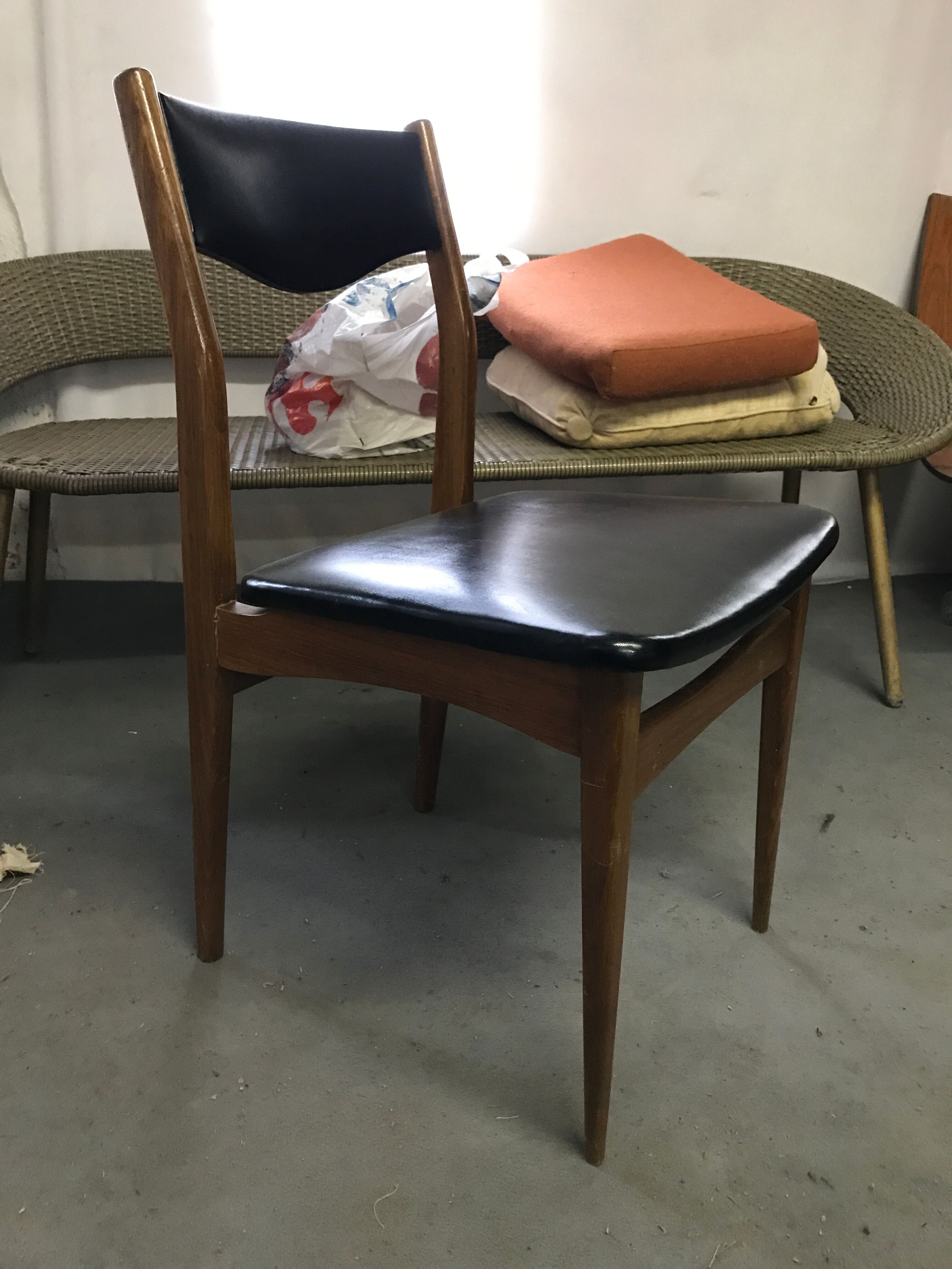 Series of scandinavian 4 chairs
