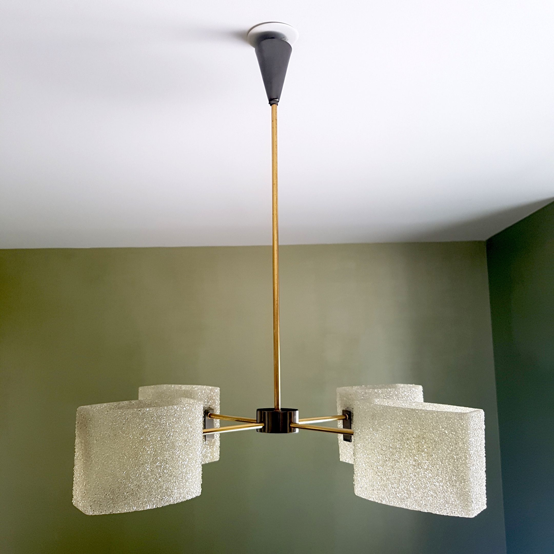 Lustre 4 feux en perspex, métal doré et chrome noir vintage
