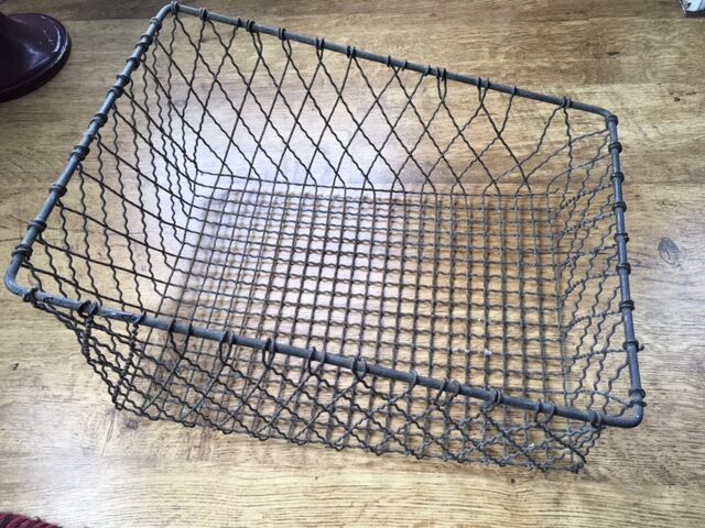 Metal mail basket