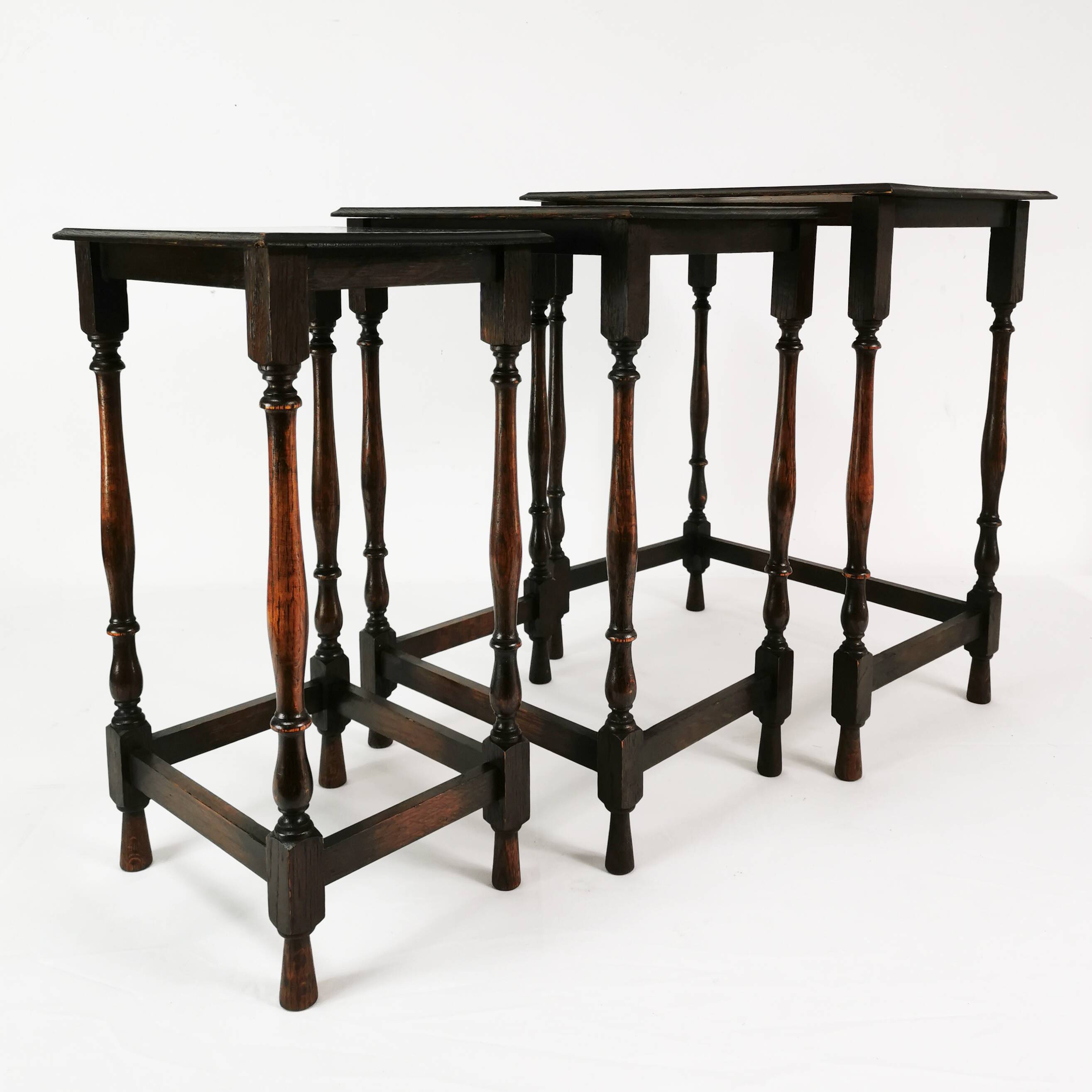 Table gigognes ancienne, Angleterre vers 1920.