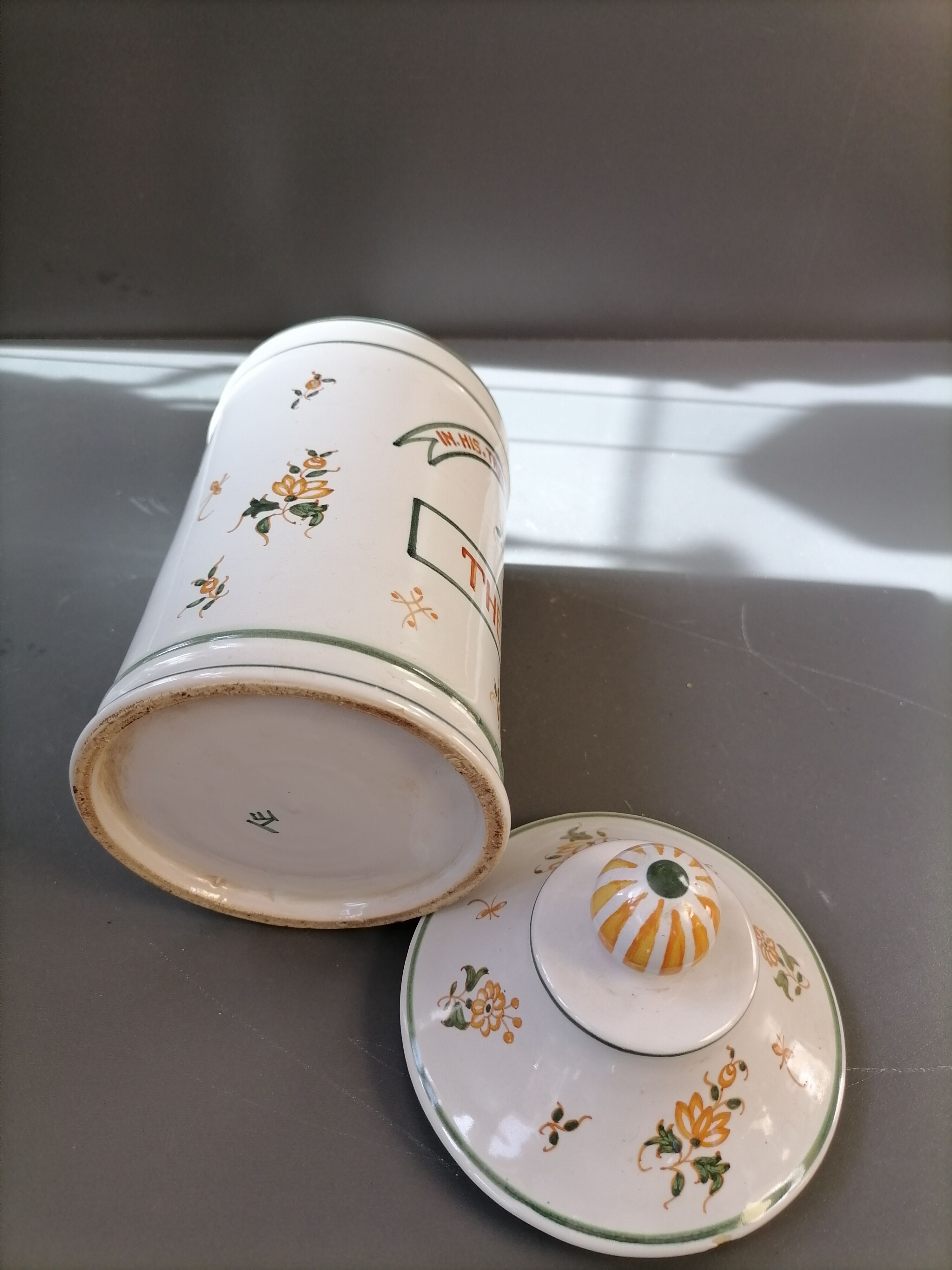 Ceramic pharmacy pot