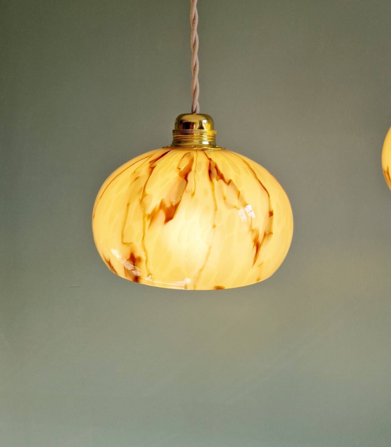 Trio of Art Deco pendant lights in marbled opaline glass, 1920s-30s