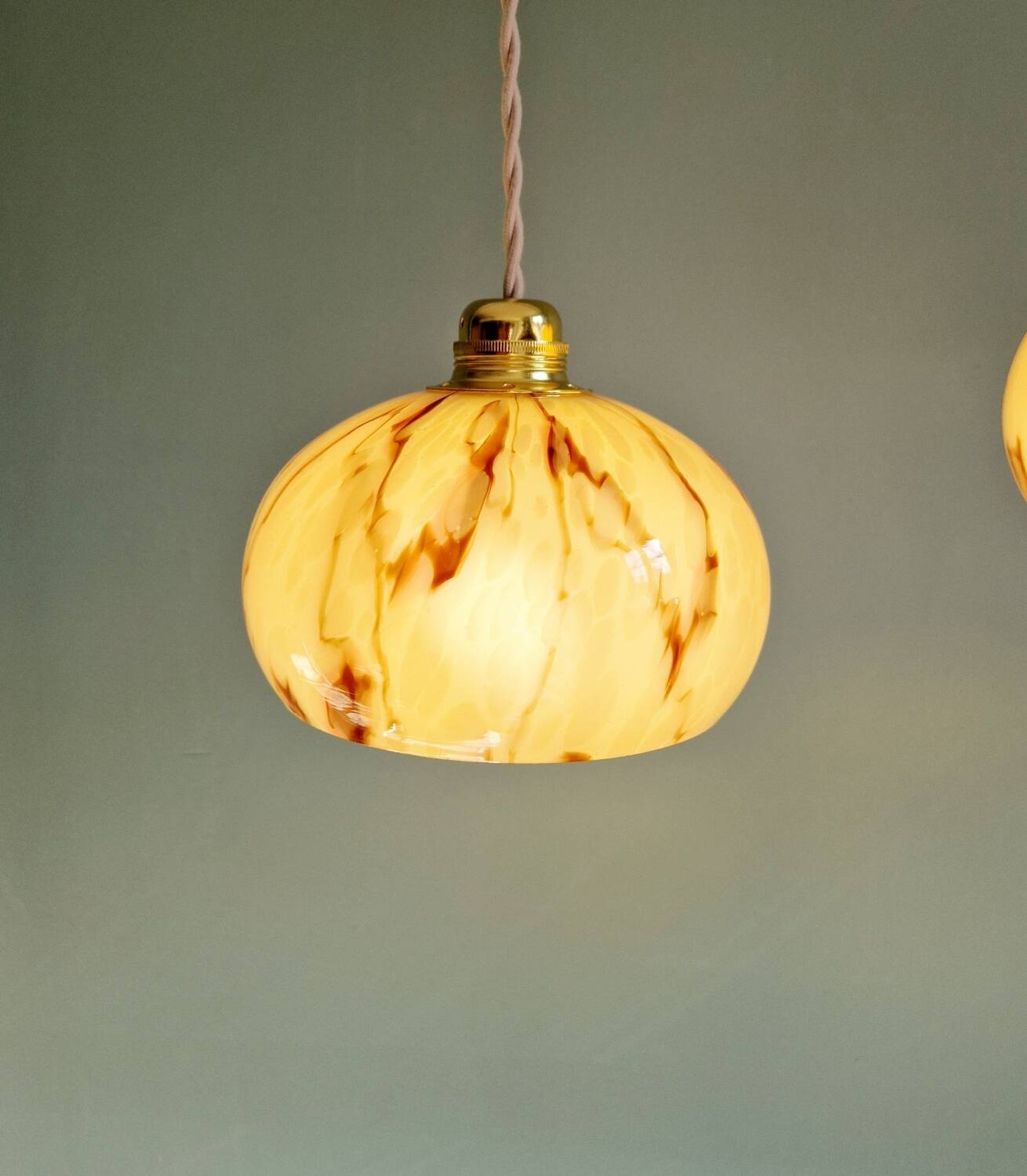 Trio of Art Deco pendant lights in marbled opaline glass, 1920s-30s
