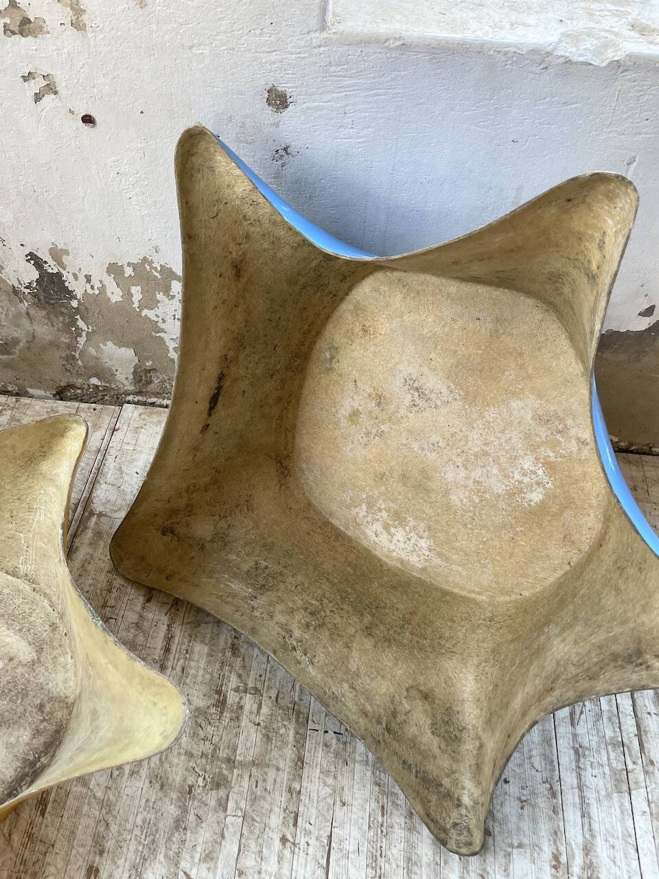 Set of 2 free-form fiberglass planters