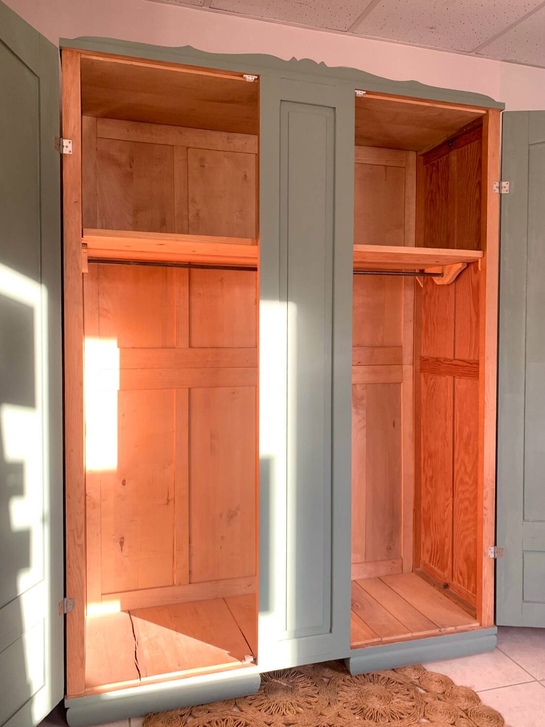 Parisian wardrobe (spirit)