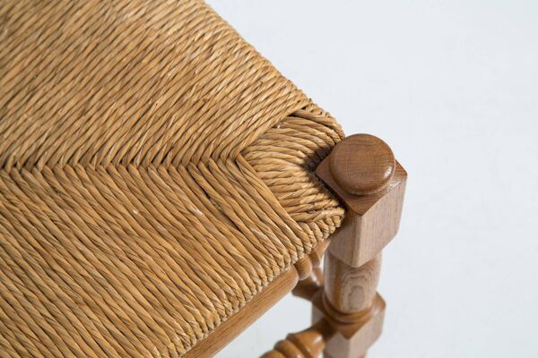 Chaise d'angle provinciale française artisanale en bois et paille, 1940s