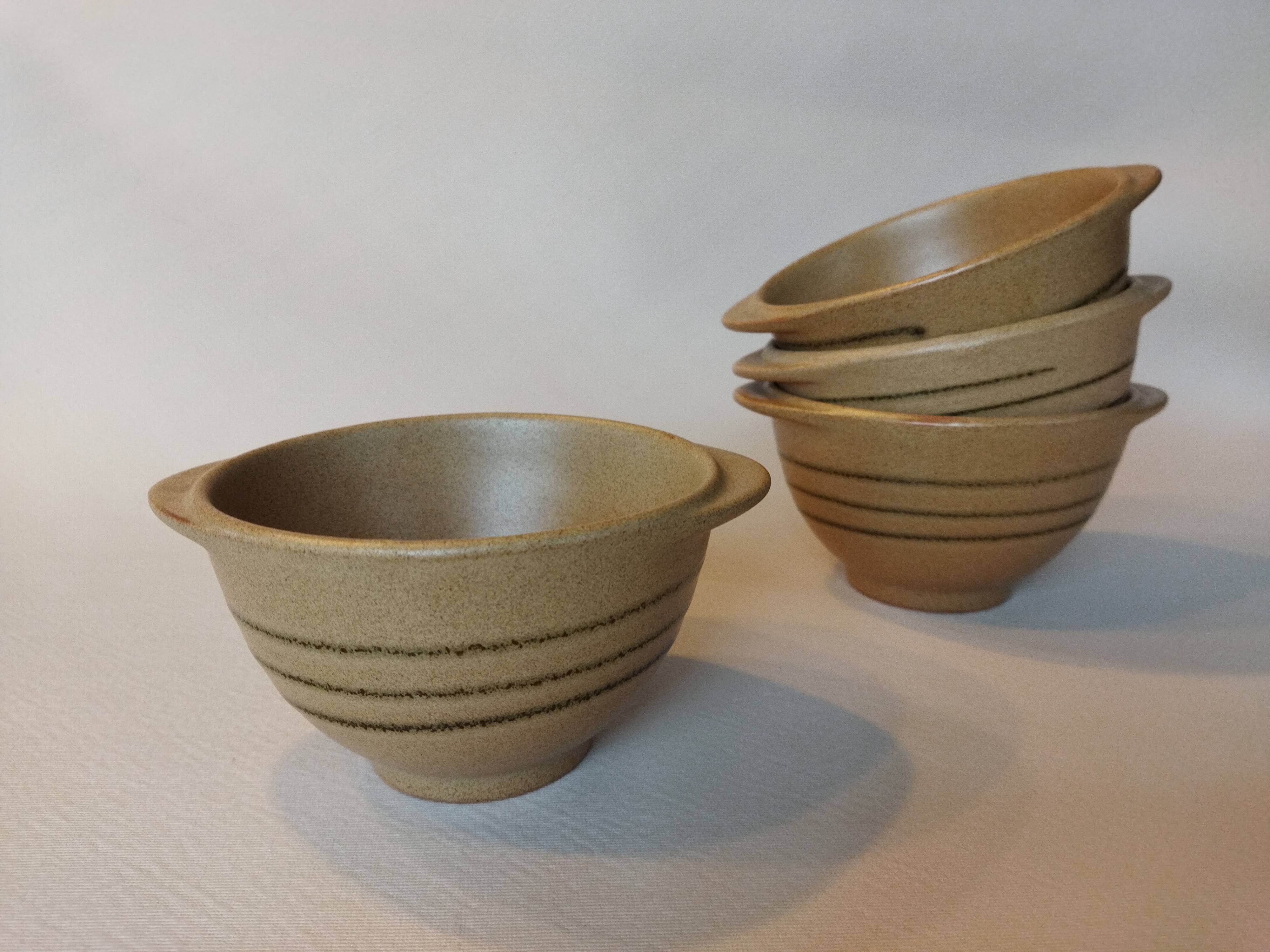 4 ear bowls in Sarreguemines sandstone