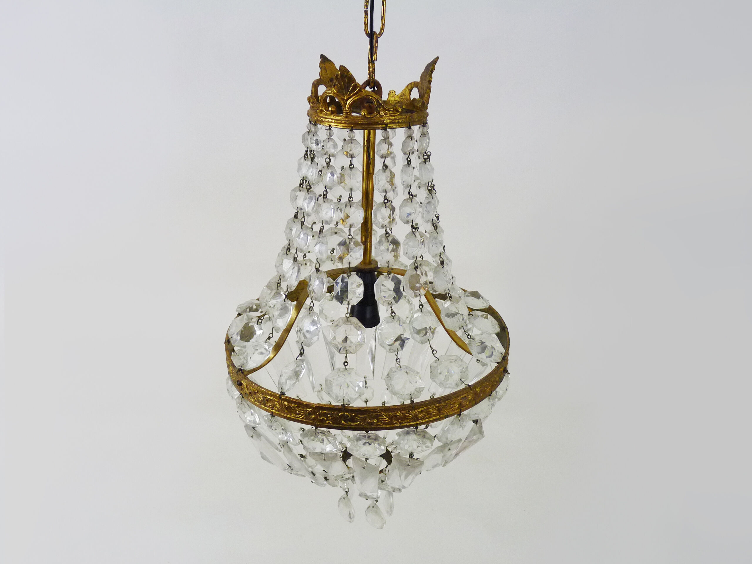 Former Italian hot air balloon chandelier, glass grapevines. Chandelier grapevines. Year 60