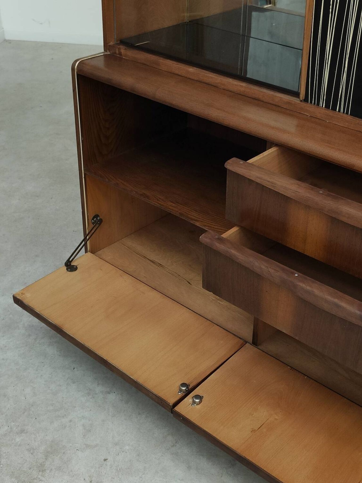 Buffet vaisselier U372/386 B.Landsman et H.Nepozitek pour Jitona 1960