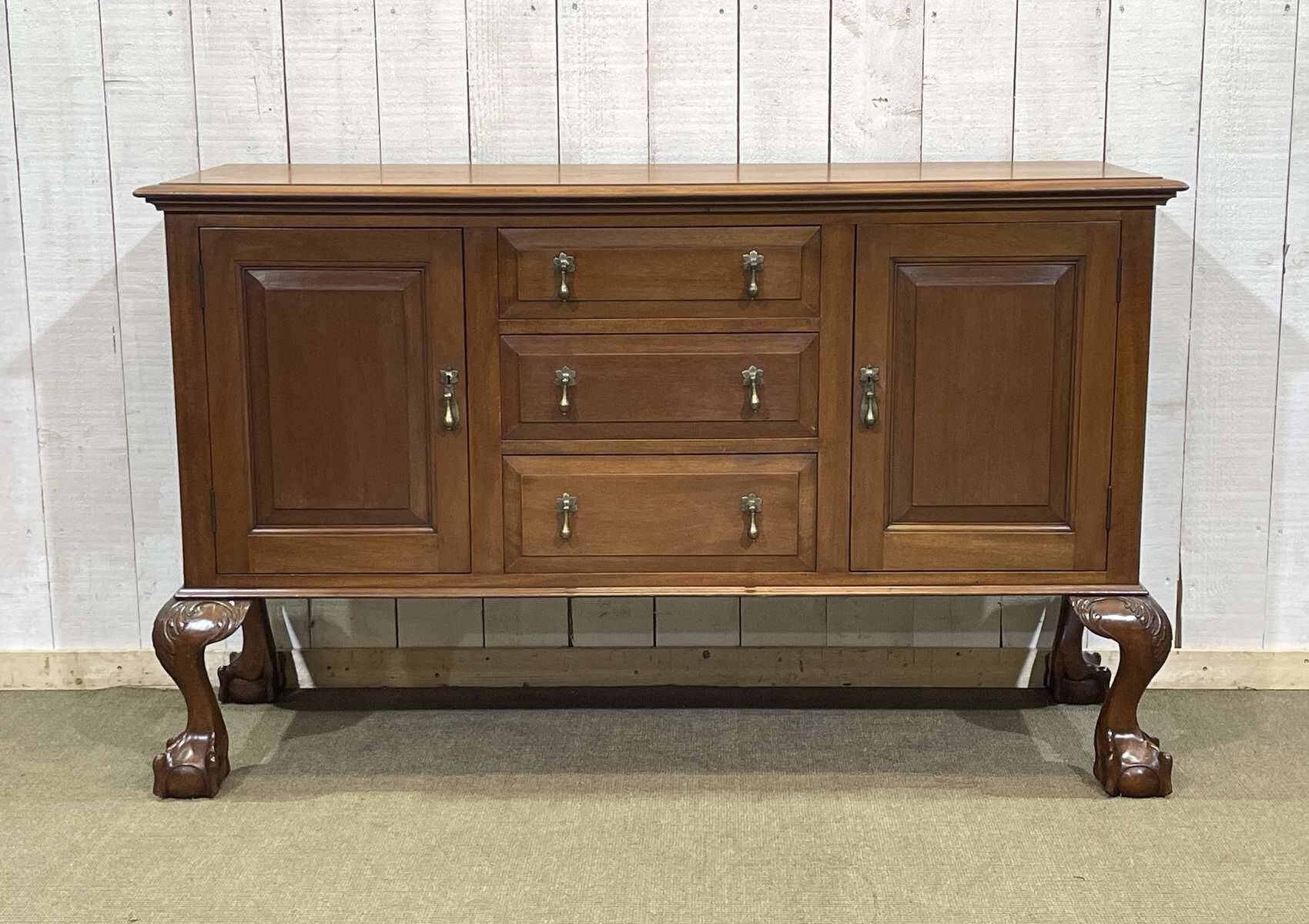 English enfilade from the early 20th century in mahogany.